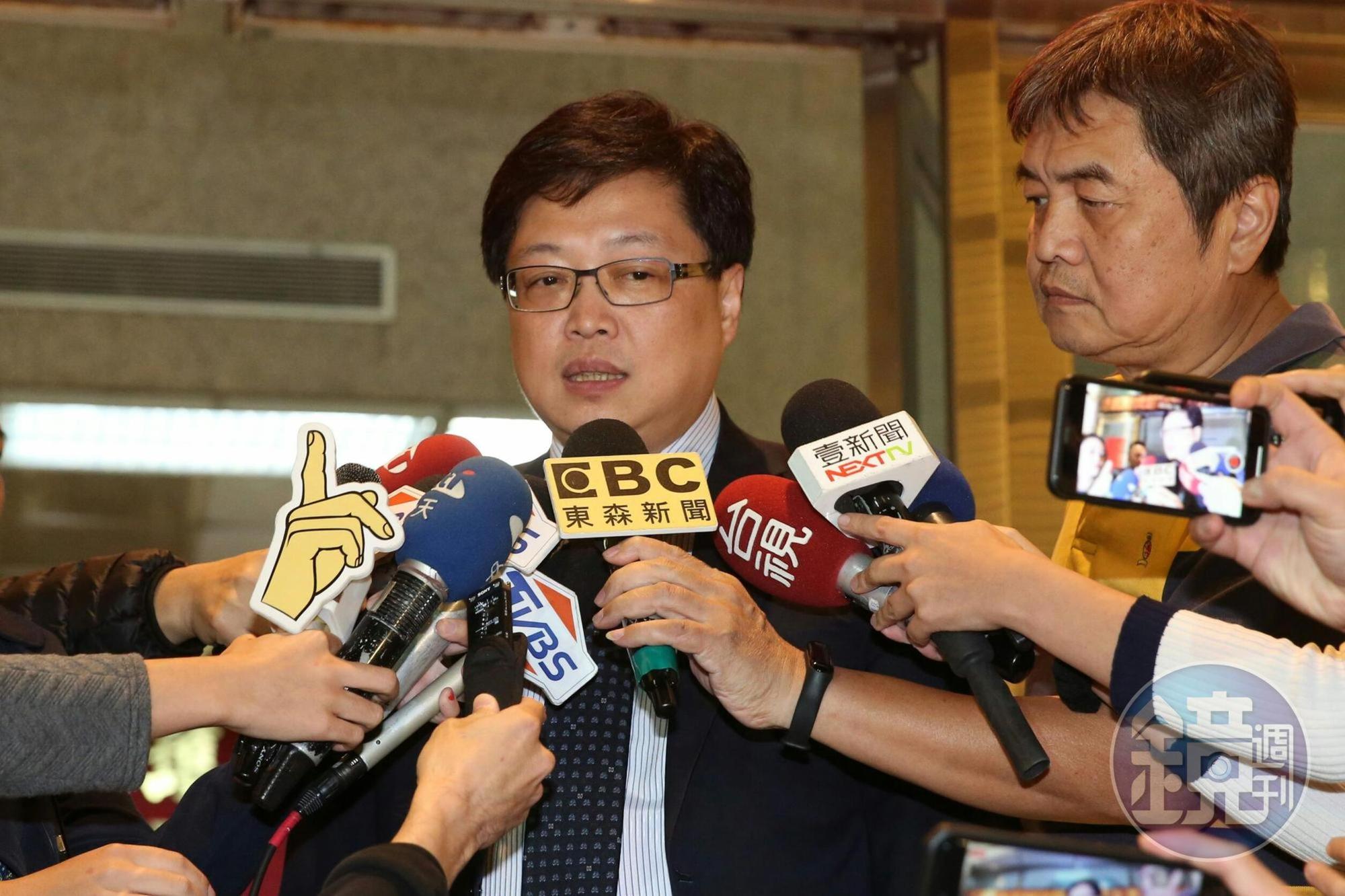 鈕承澤的委任律師胡原龍下午抵達北檢幫他請假,複訊的日期還要再等等。