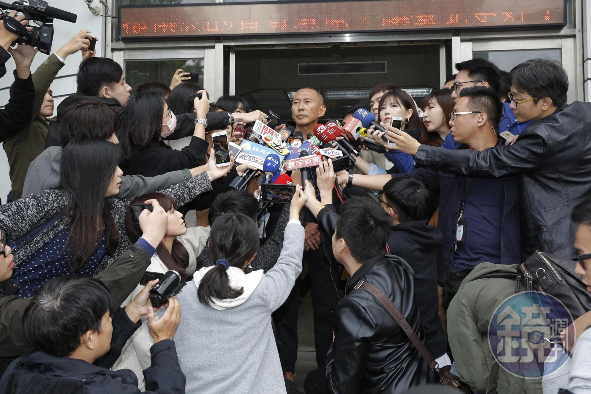 鈕承澤涉嫌性侵，稍早以身體不適向請假地檢署調查。