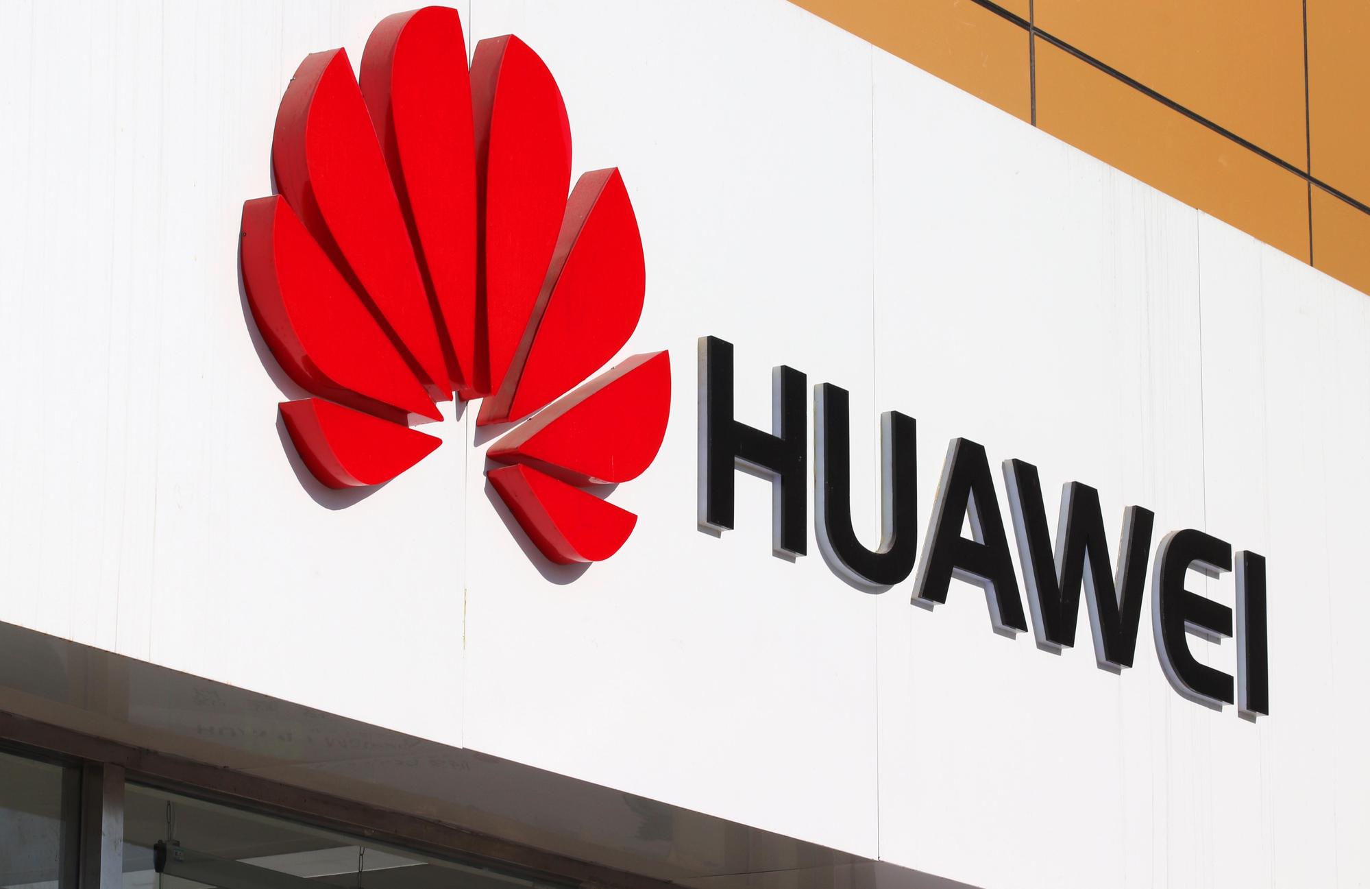 以國安為由，日本政府最快10日修改採購規定，禁止購買華為和中興通訊的電信產品。（東方IC）