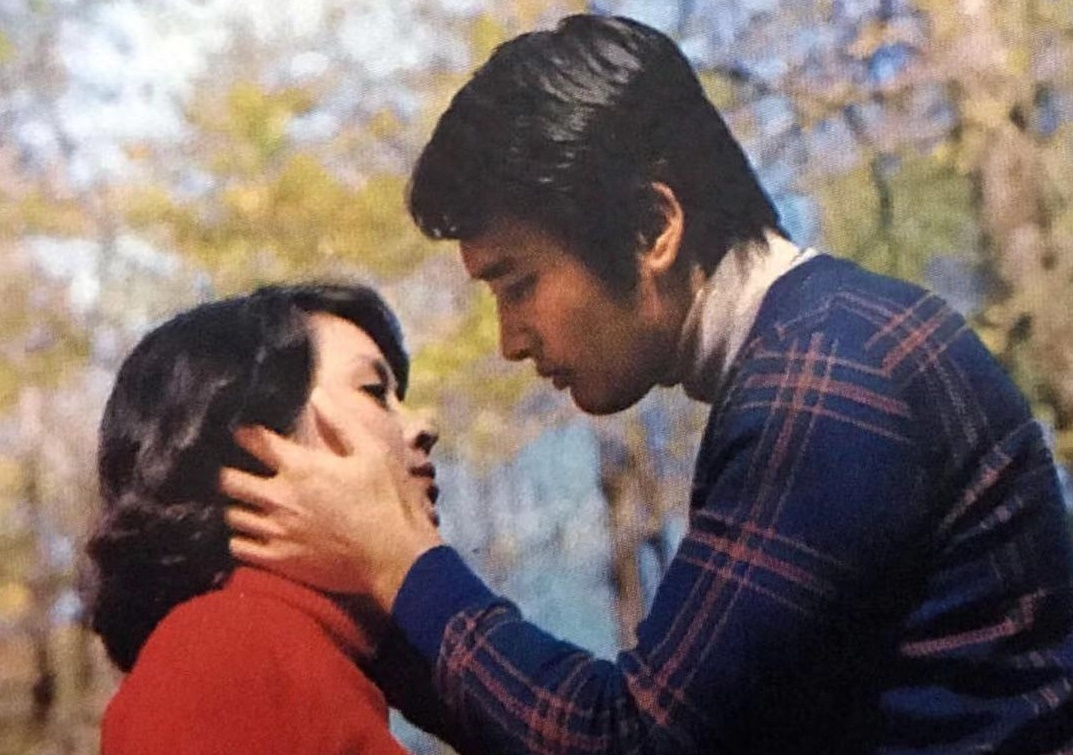 《晴時多雲偶陣雨》由甄珍及秦祥林主演，劇情輕鬆愉悅，連同名主題曲都為之大紅。（歐偉毅先生提供）