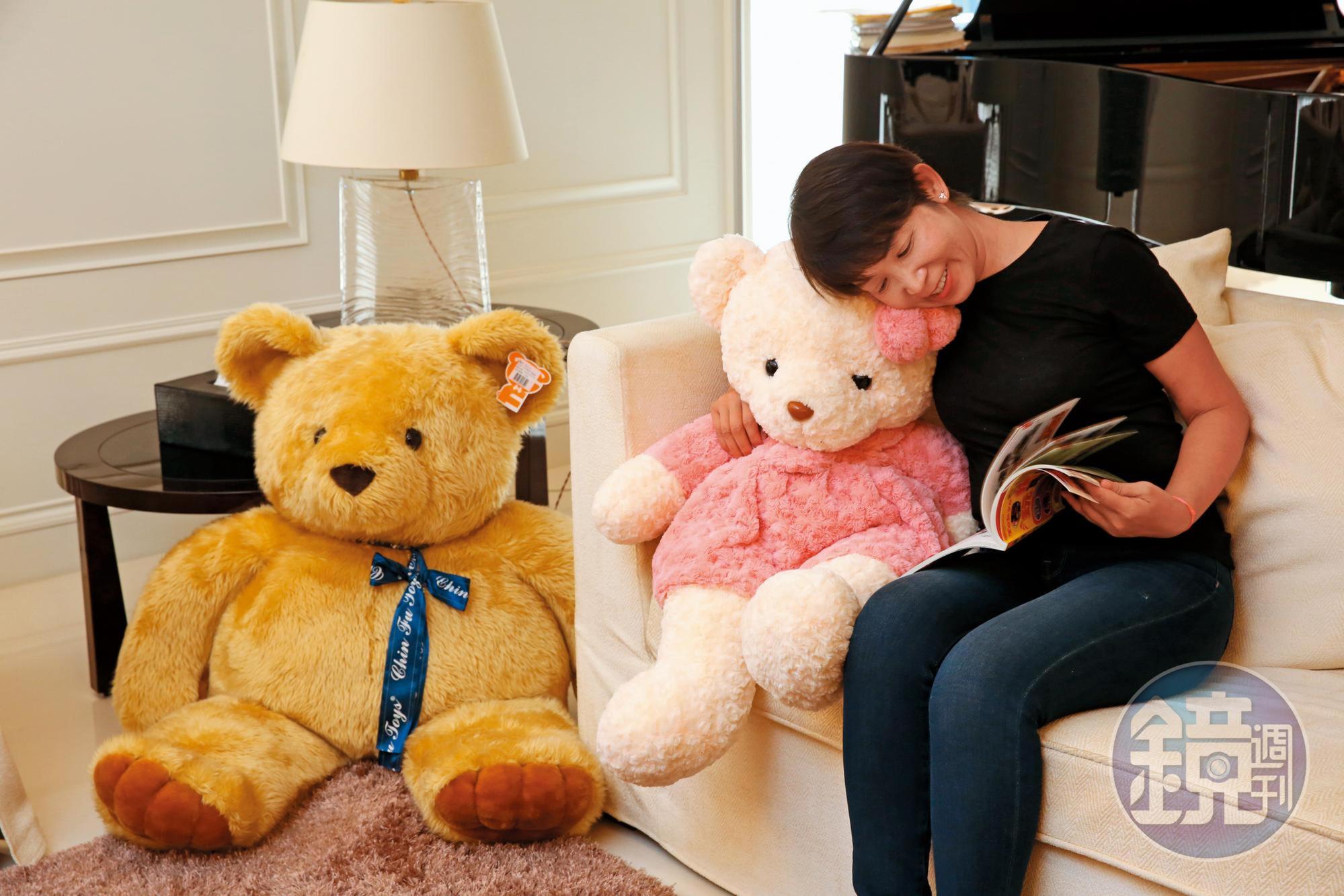 滿屋子的熊娃娃，意外洩漏馬雅芬小女人的一面。