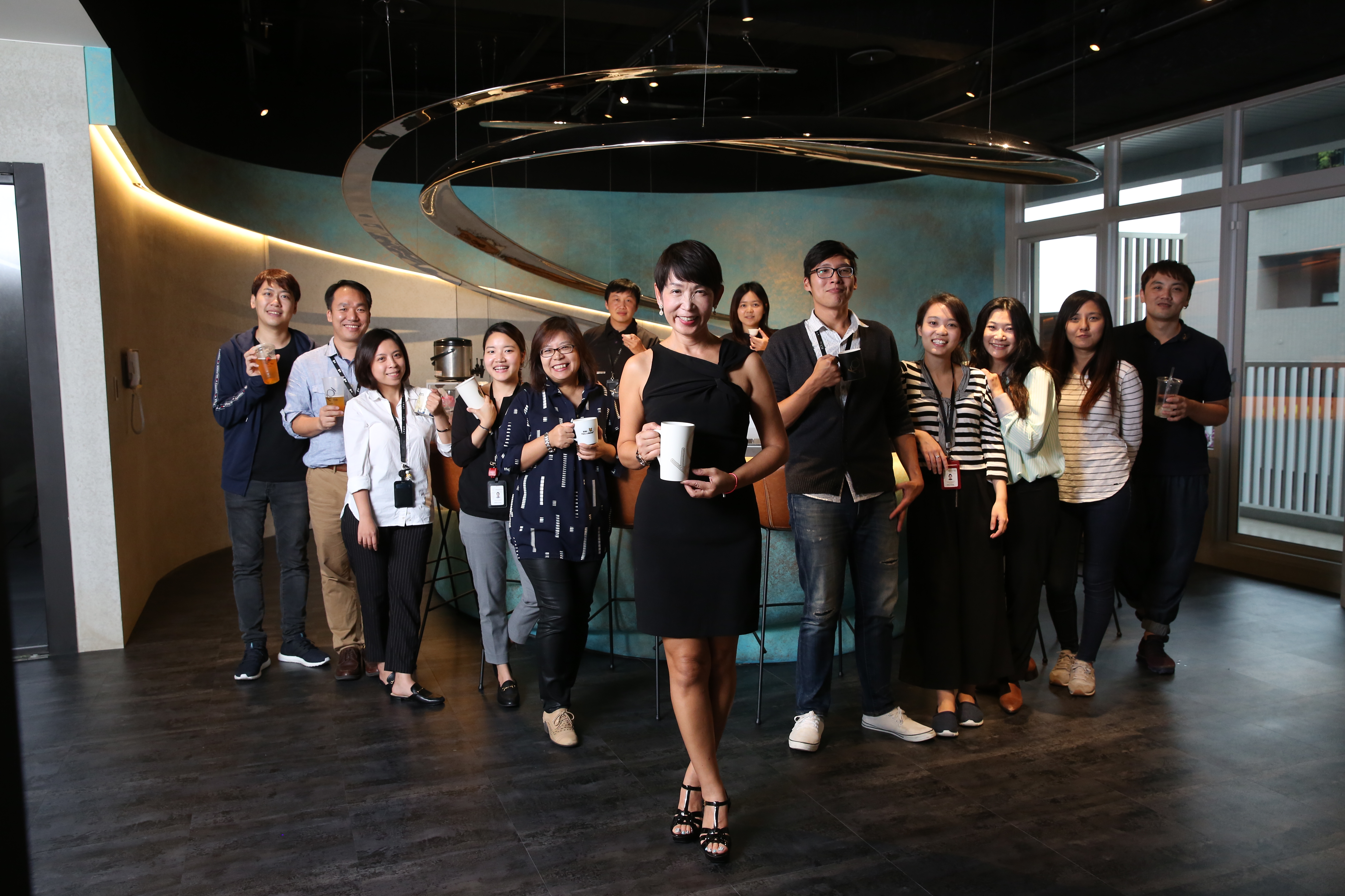 馬雅芬頗有敗犬女王架式，她自爆挑員工有一套顏值標準。