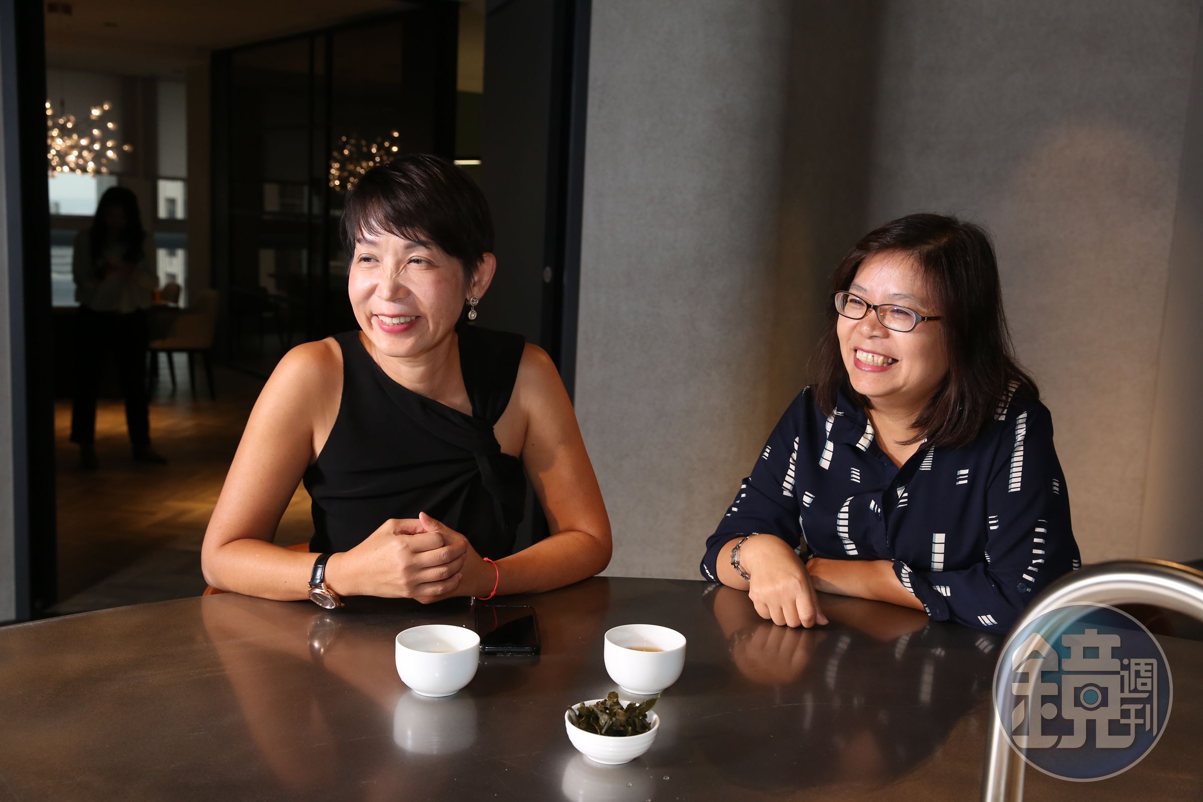 50嵐中區總經理柯秋燕（右）曾陪著馬雅芬走過低潮，於公於私都是最佳拍檔。