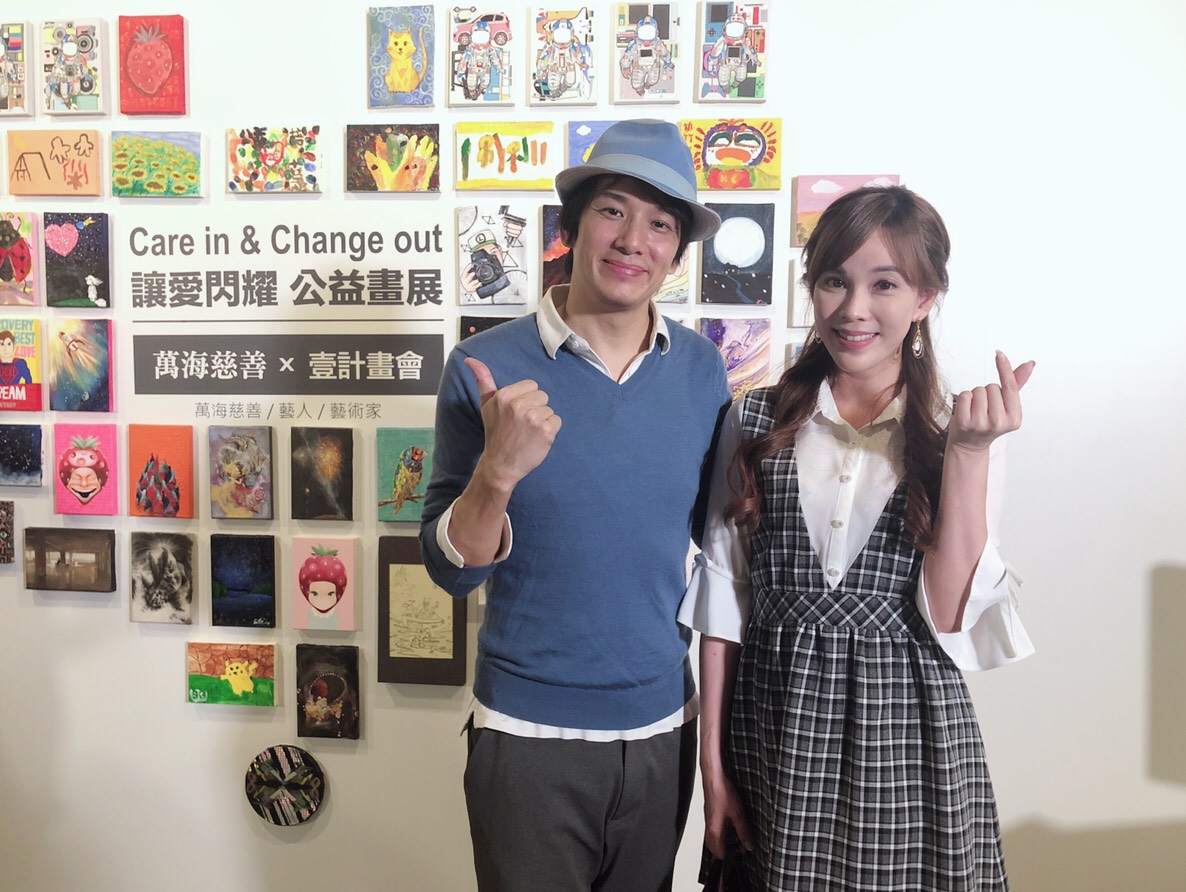 張洛君跟劉涵竹對於能作畫義賣幫助他人非常高興，未來會參加更多慈善活動。（張洛君提供）