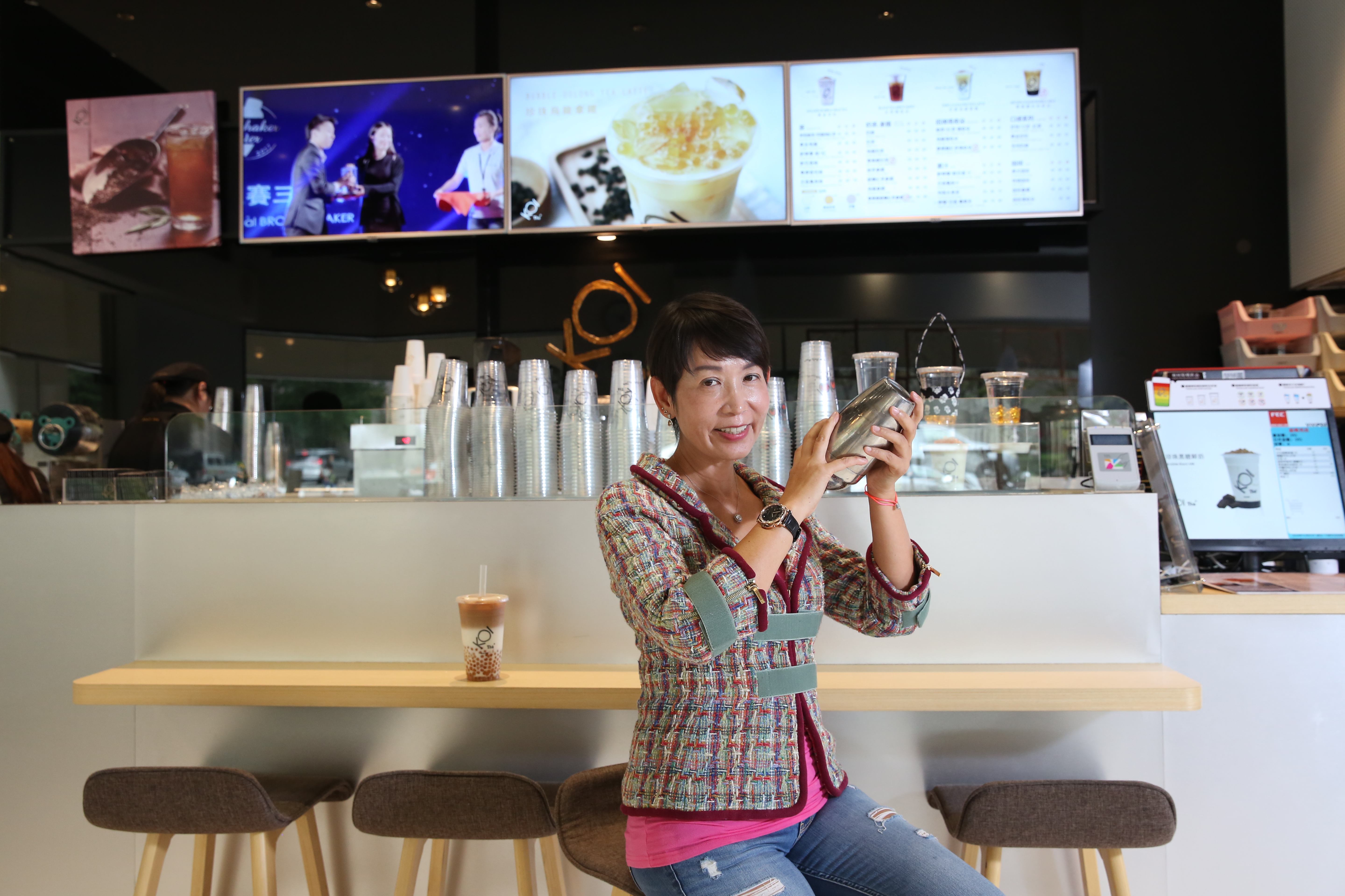 馬雅芬自創KOI Thé手搖茶飲品牌，在海外擁327間直營門市，將國民飲料在東亞發揚光大。