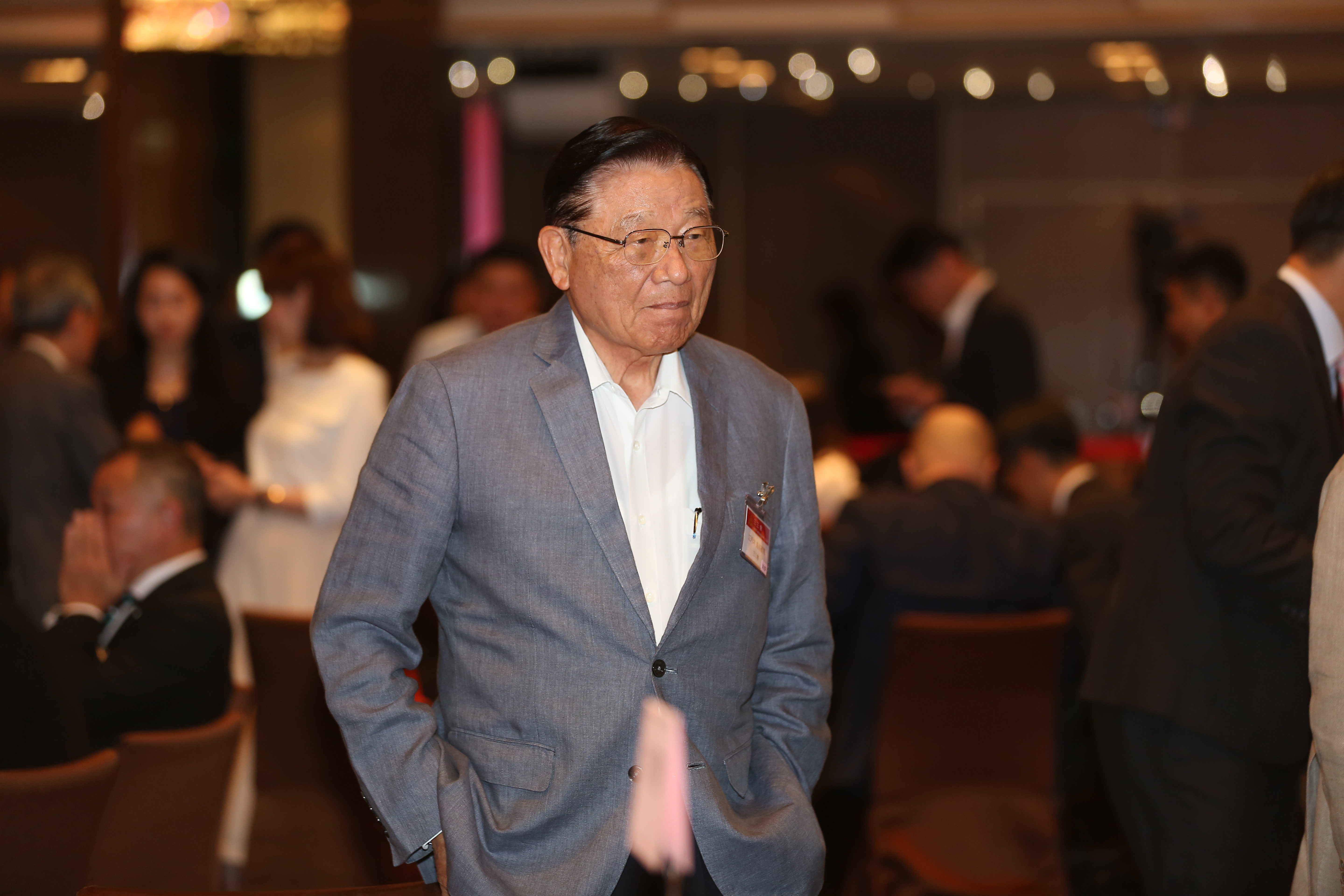 前海基會董事長江丙坤8日晚與友人聚餐時昏倒，目前人在馬偕醫院加護病房觀察中。