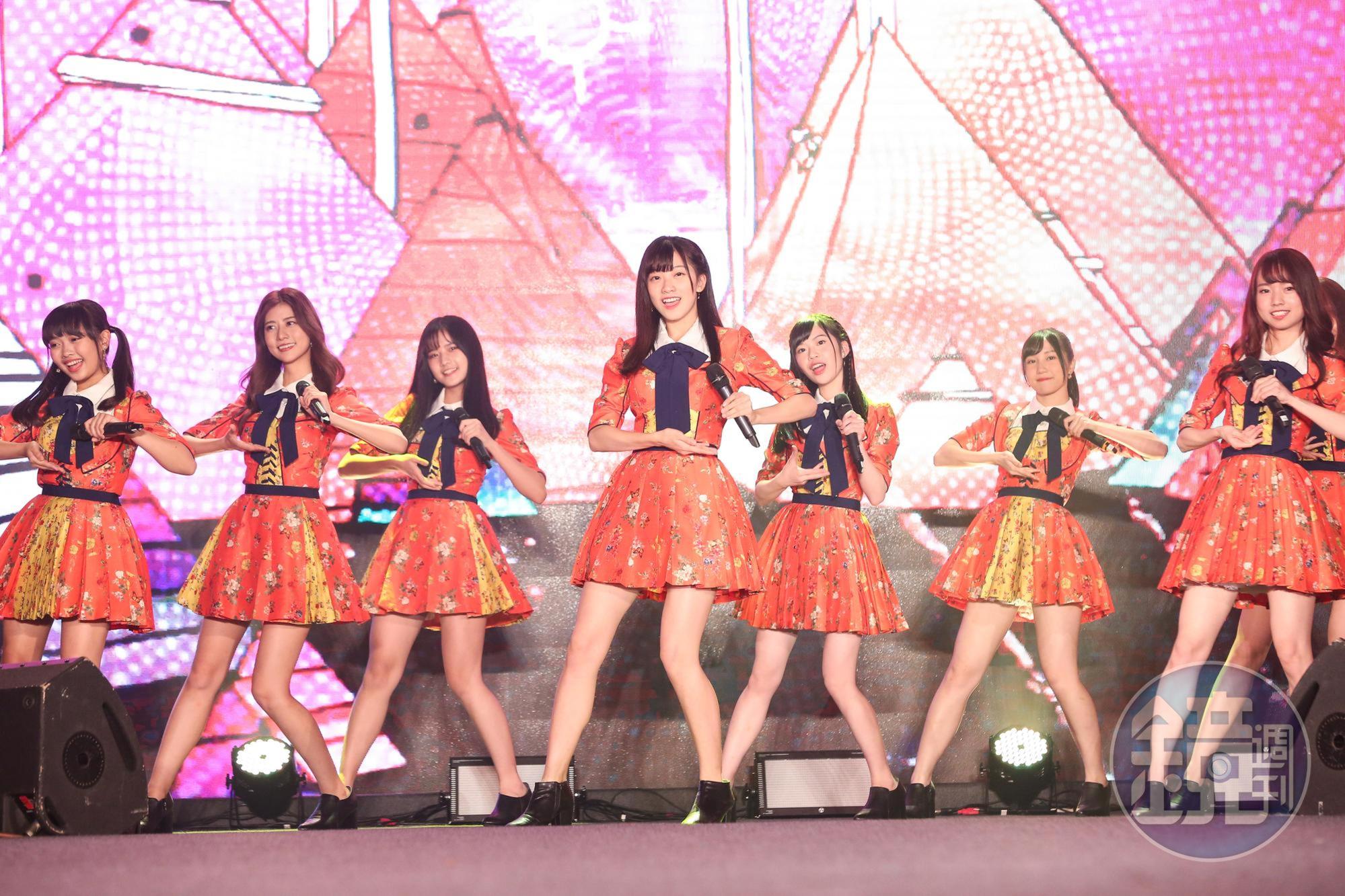 AKB48 Team TP帶來AKB48經典歌曲表演。