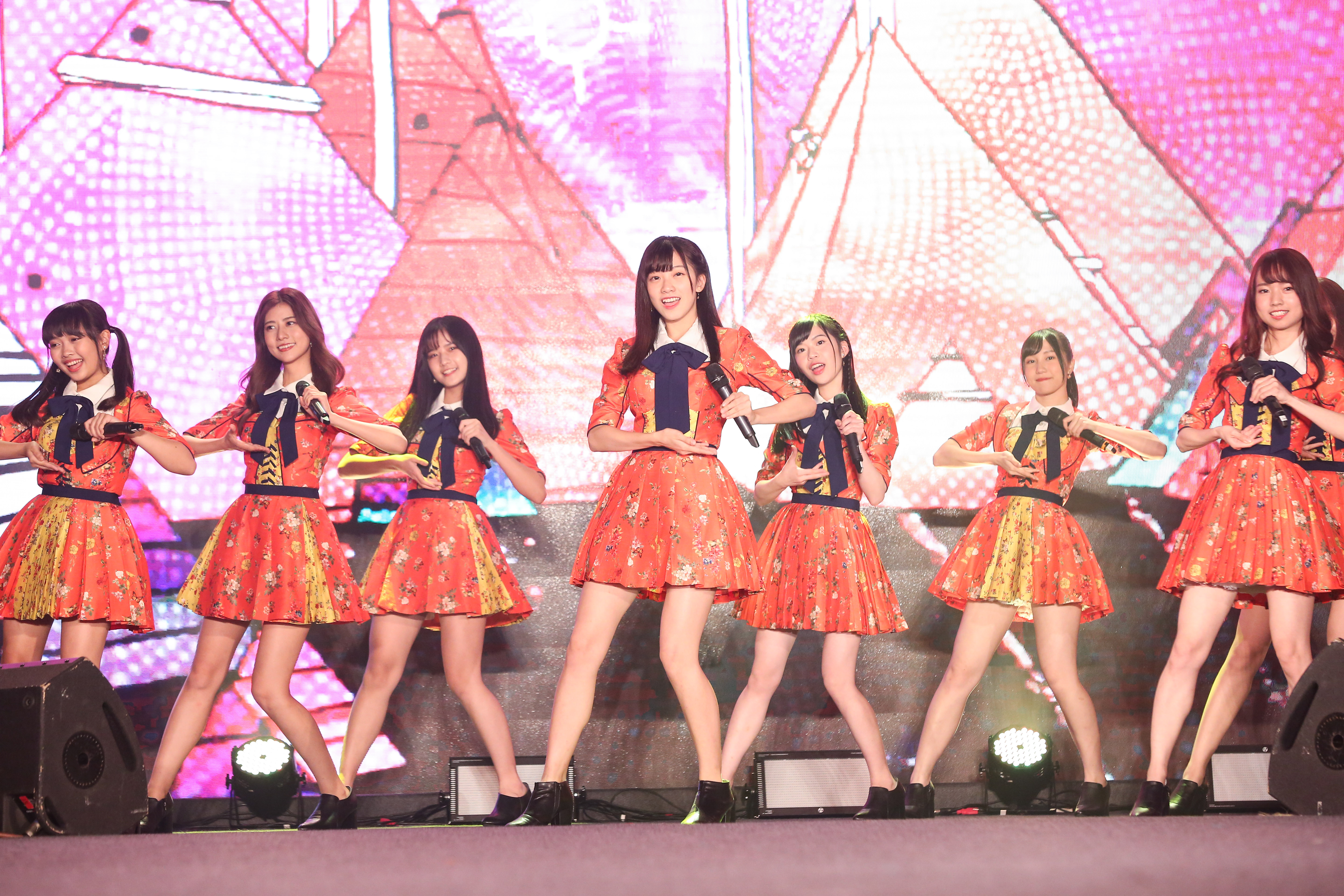 AKB48 Team TP帶來AKB48經典歌曲表演。