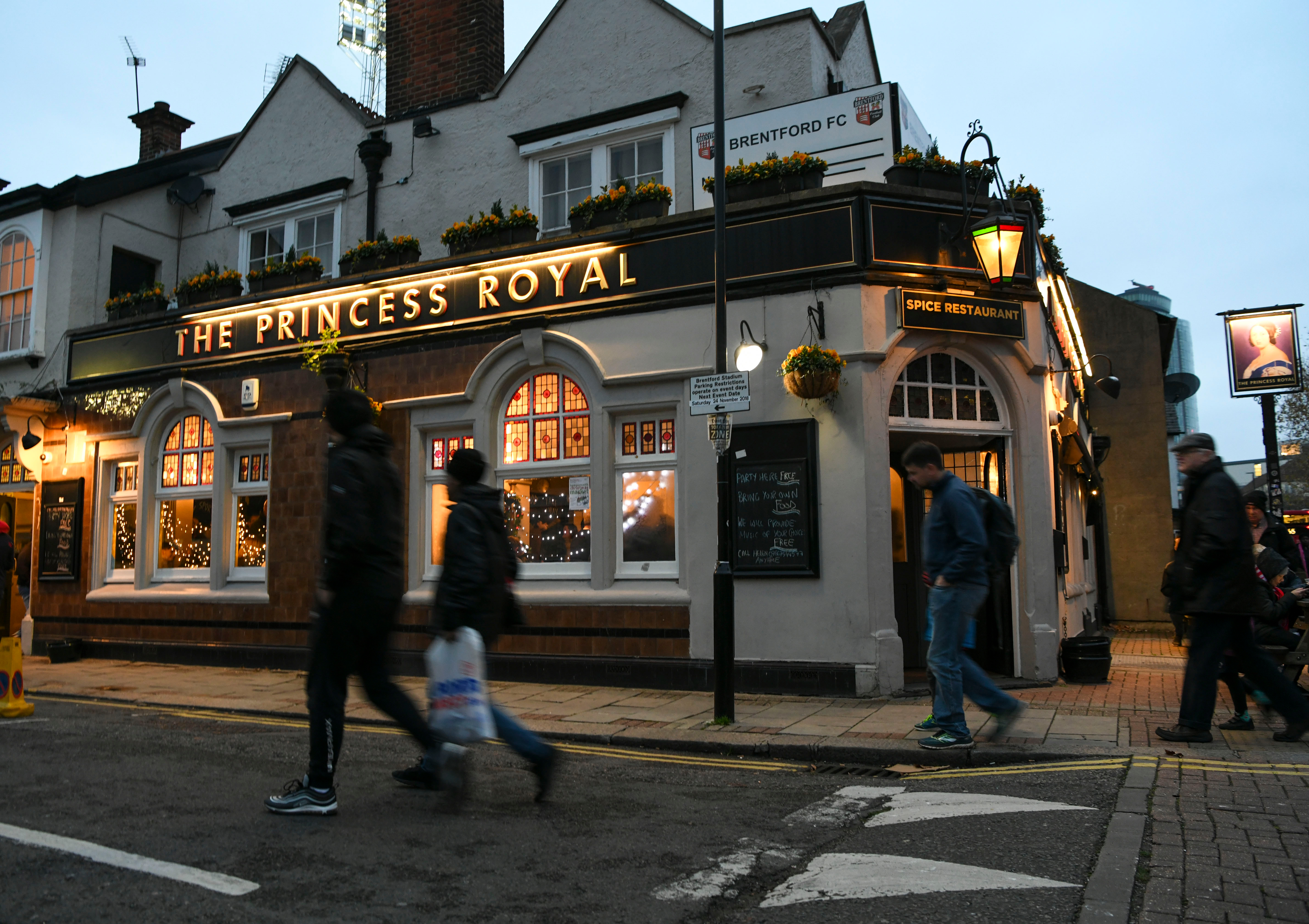 英國境內英式酒館的數量正逐年遞減。（東方IC）