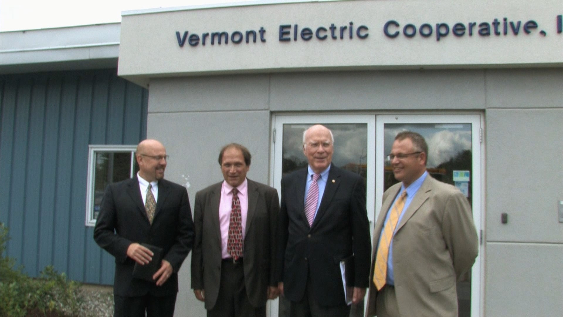 曾是男性的克莉絲汀哈爾奎斯特（左二）擔任佛蒙特州一家電力公司執行長。（世界公視大展精選提供）