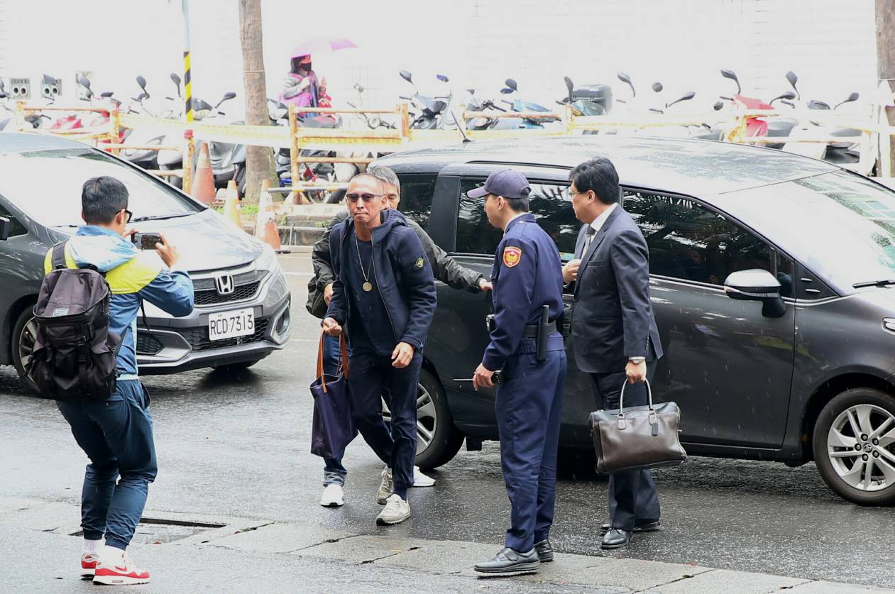導演鈕承澤「豆導」被控性侵案，台北地檢署傳喚他到案說明。