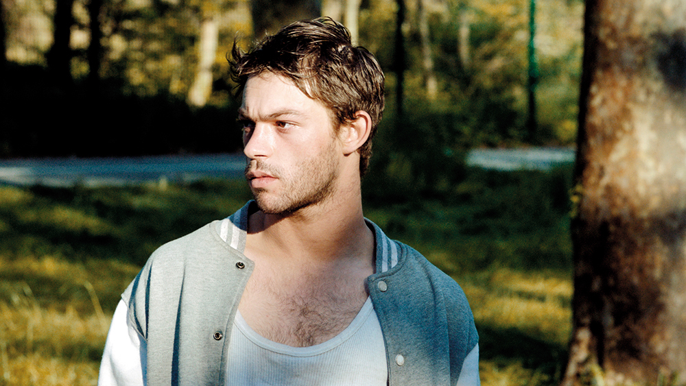 《野放動物》以男同志與性工作者故事來探索人的生存狀態，男主角像擁有動物般靈魂，用直覺衝撞一切。（海鵬提供）