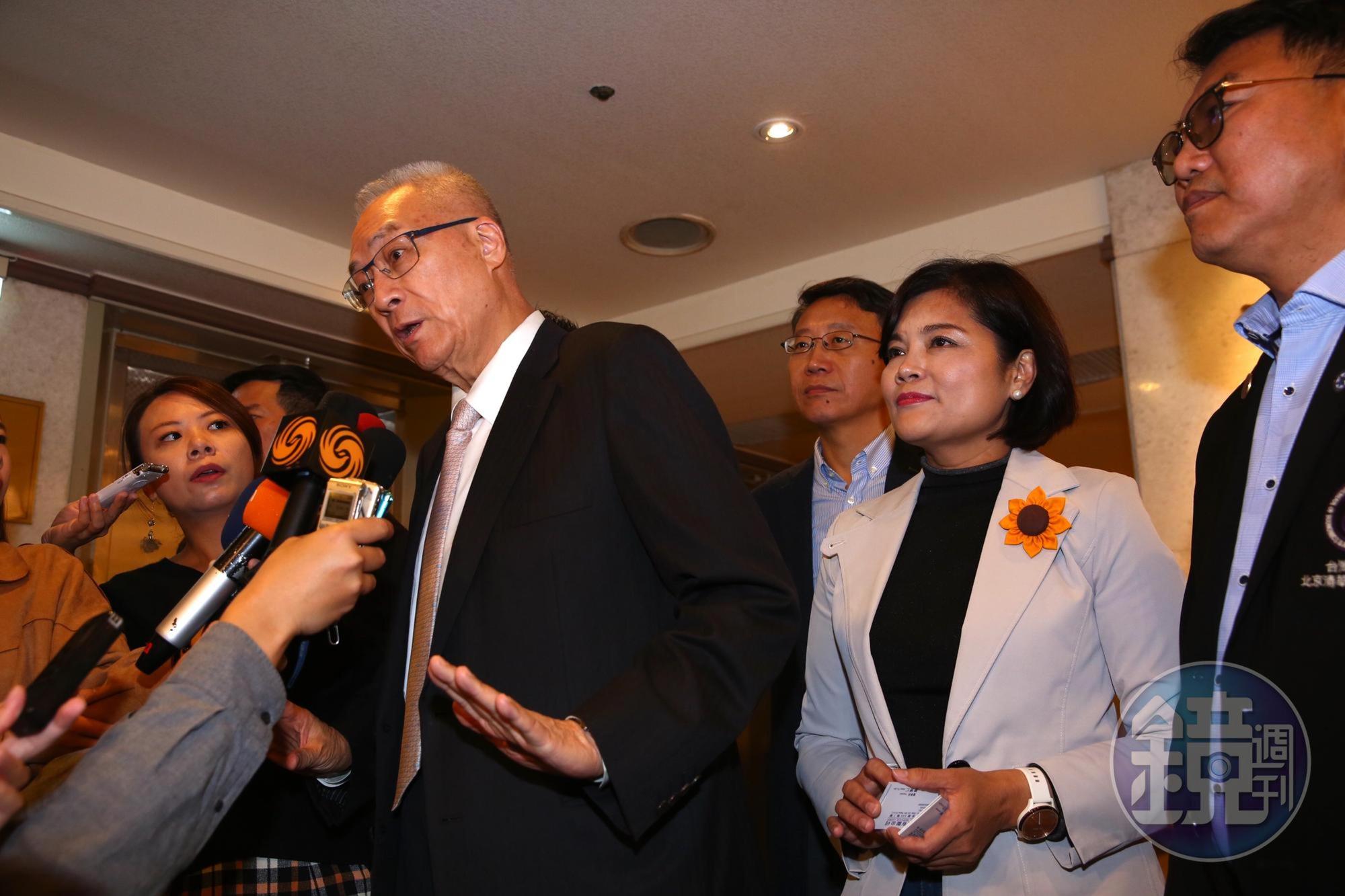 國民黨主席吳敦義被問到黨副主席兼秘書長曾永權傳口頭請辭一事時表示，空穴來風。