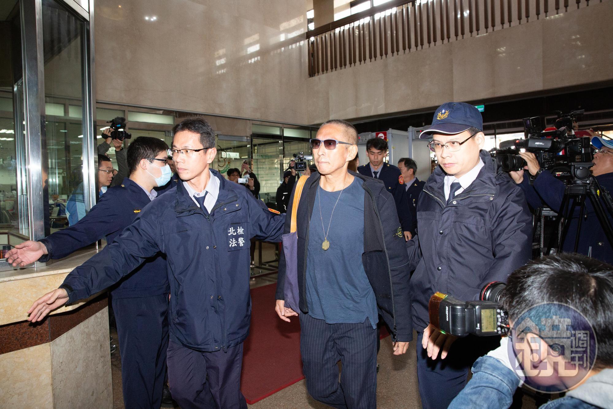 52歲導演鈕承澤日前被爆性侵,10日一早赴北檢說明。