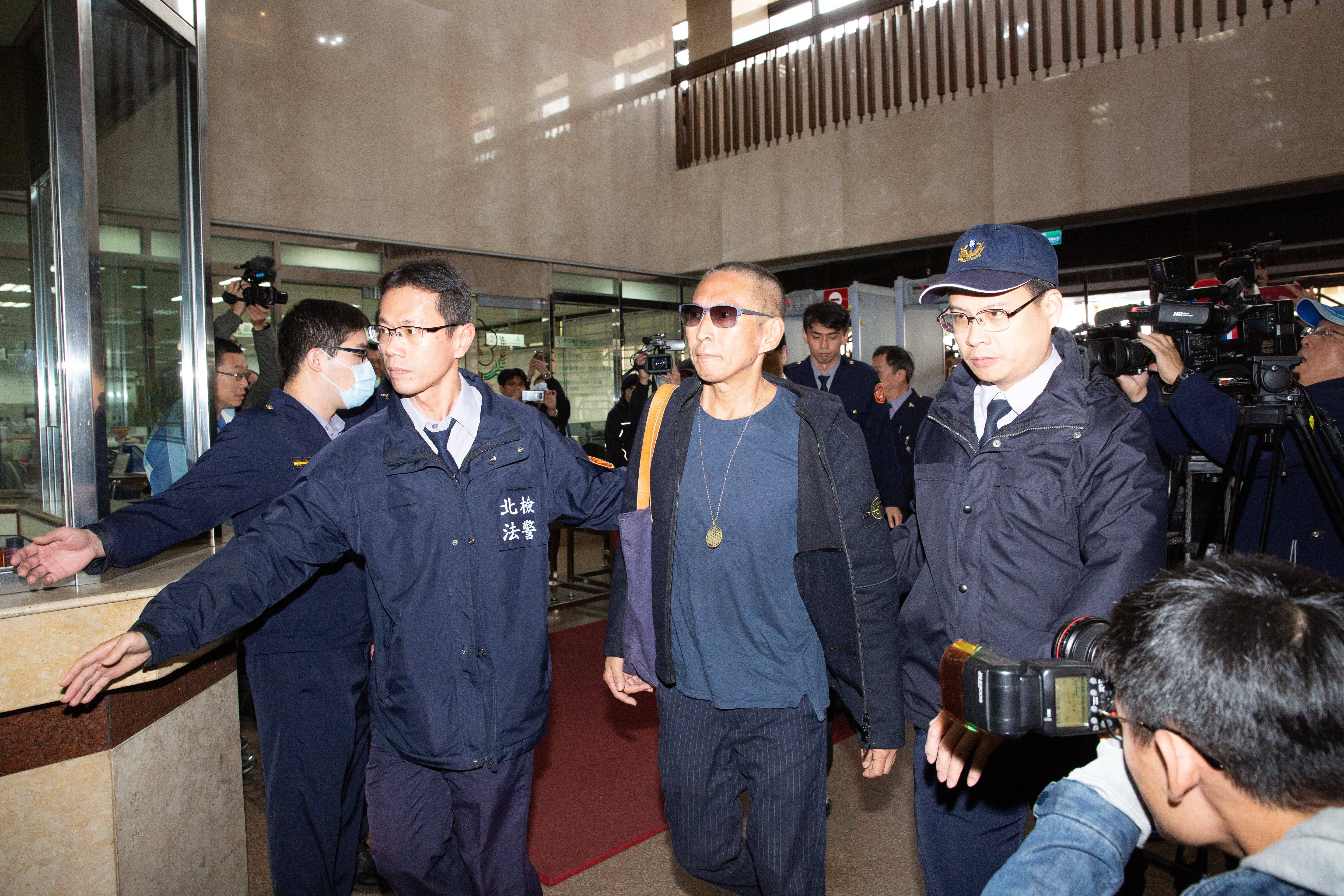 52歲導演鈕承澤日前被爆性侵，10日一早赴北檢說明。