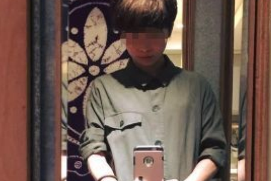 林女在影壇小有名氣，父親還曾擔任政要。（翻攝臉書）