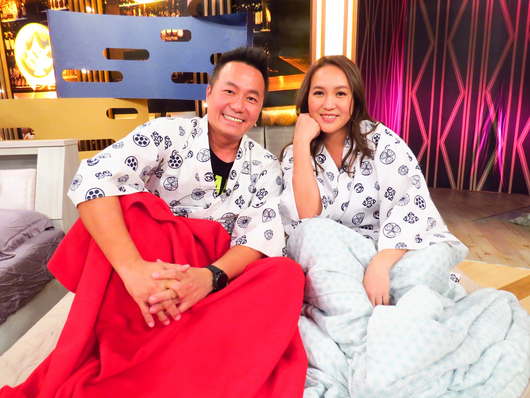 張克帆與老婆双兒因「屁」而分不同的被子睡。（衛視中文台提供）