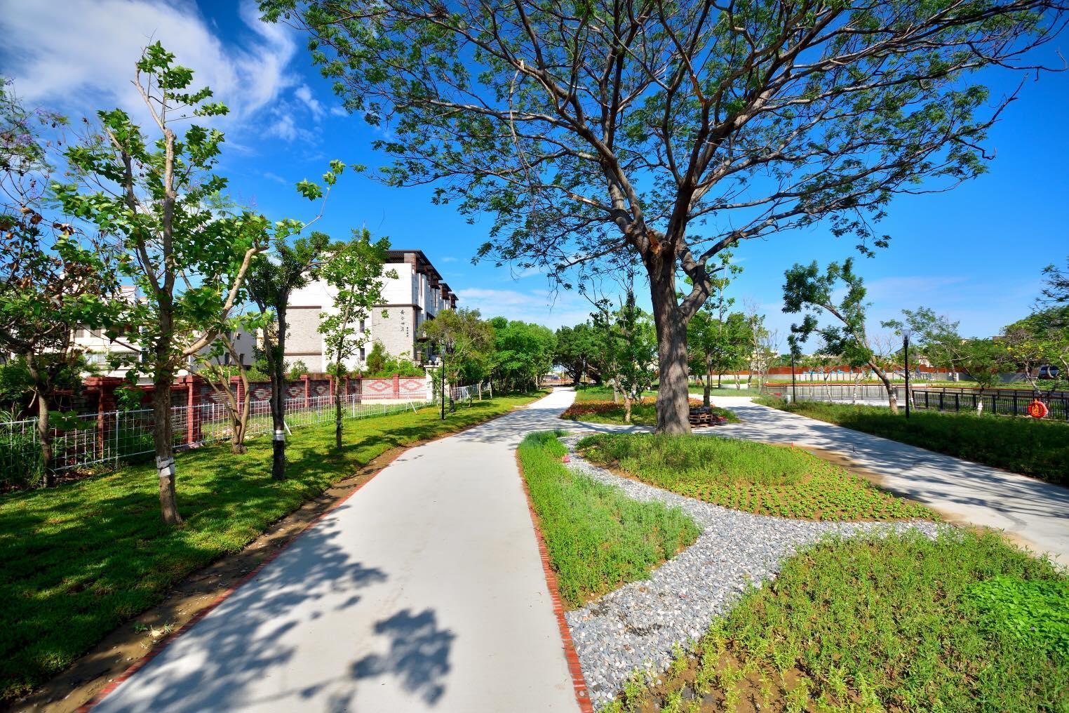 豐原葫蘆墩園區利用原有公園設置,配合花博再次翻轉民眾對公園的既定印象,打造出令人耳目一新的水岸公園。(台中市政府提供)