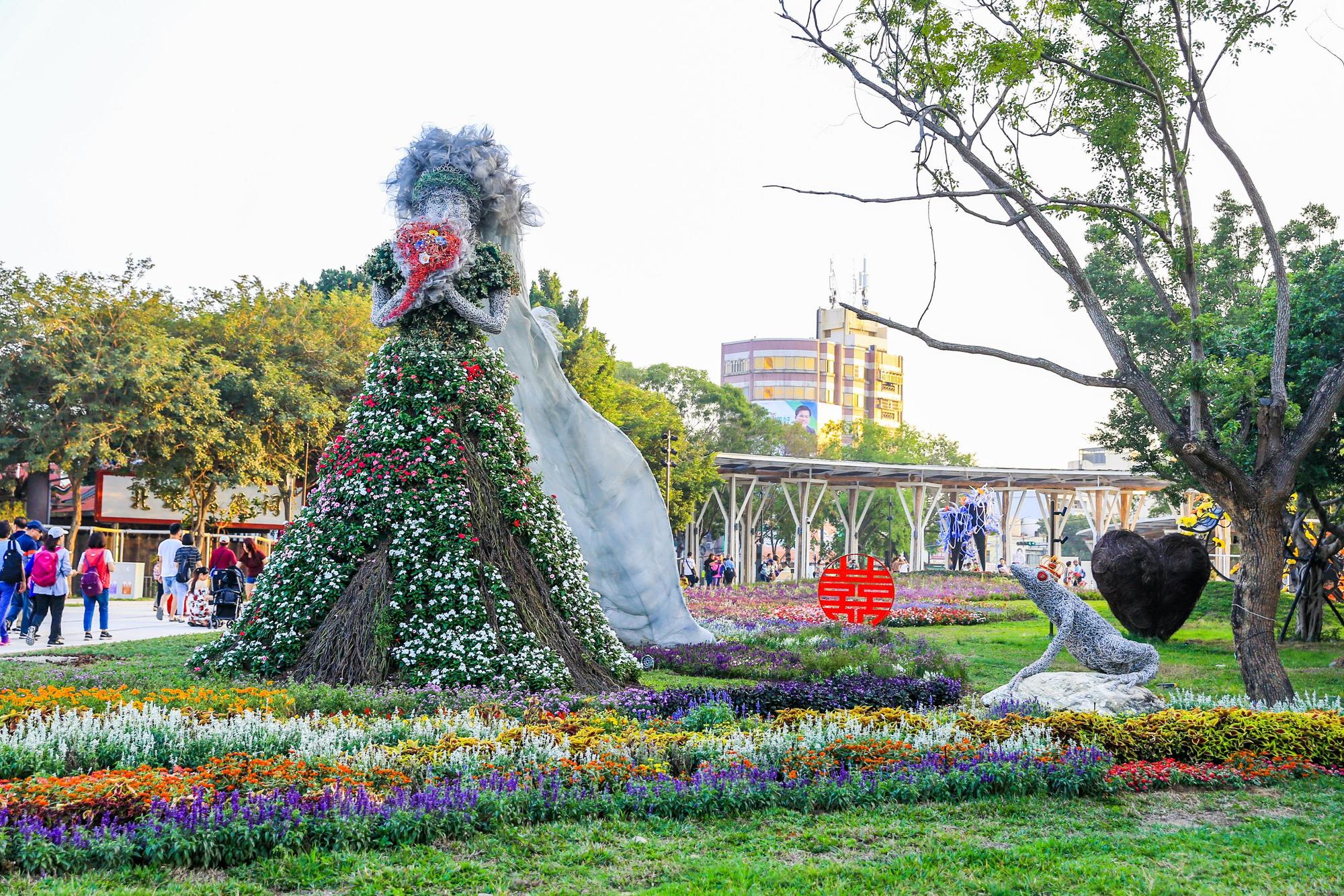 豐原葫蘆墩展區以「水岸的浪漫婚禮花園」為主題。(台中市政府提供)