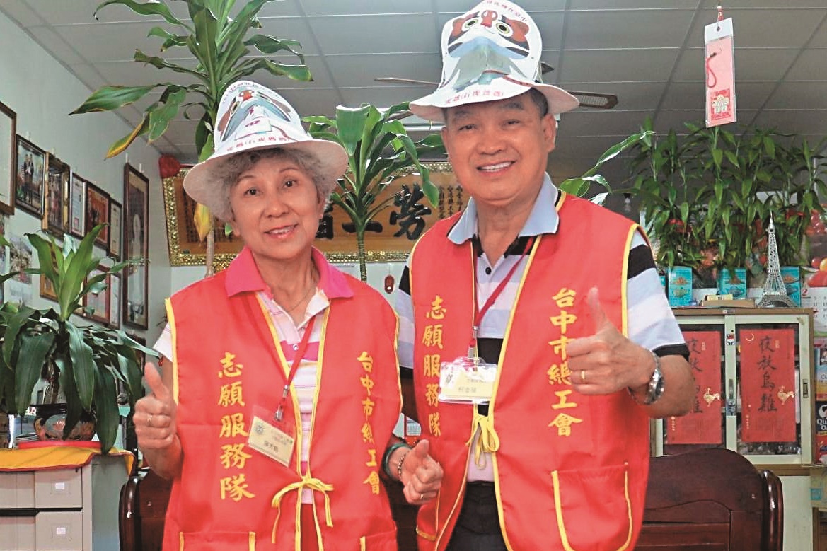 何金福夫妻希望讓遊客不僅欣賞花卉，也能同時感受到台中人的人情味。（何金福提供）