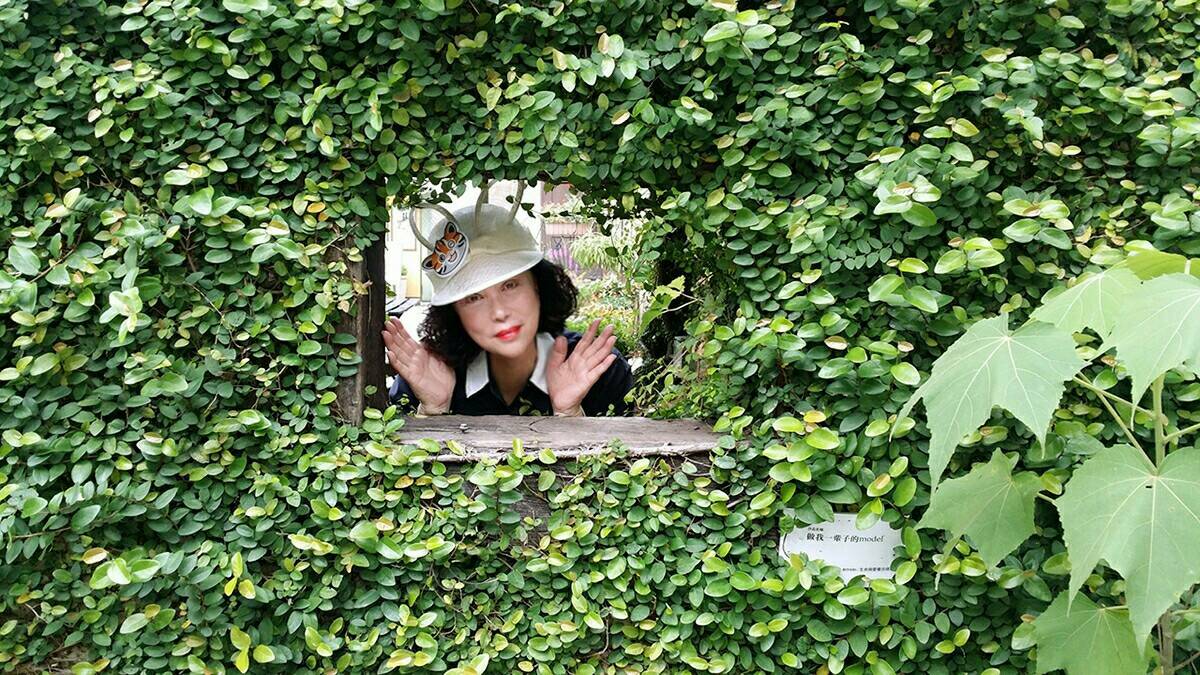 江春瑟在志工的服務過程中，感受到人生更加圓滿。（江春瑟提供）