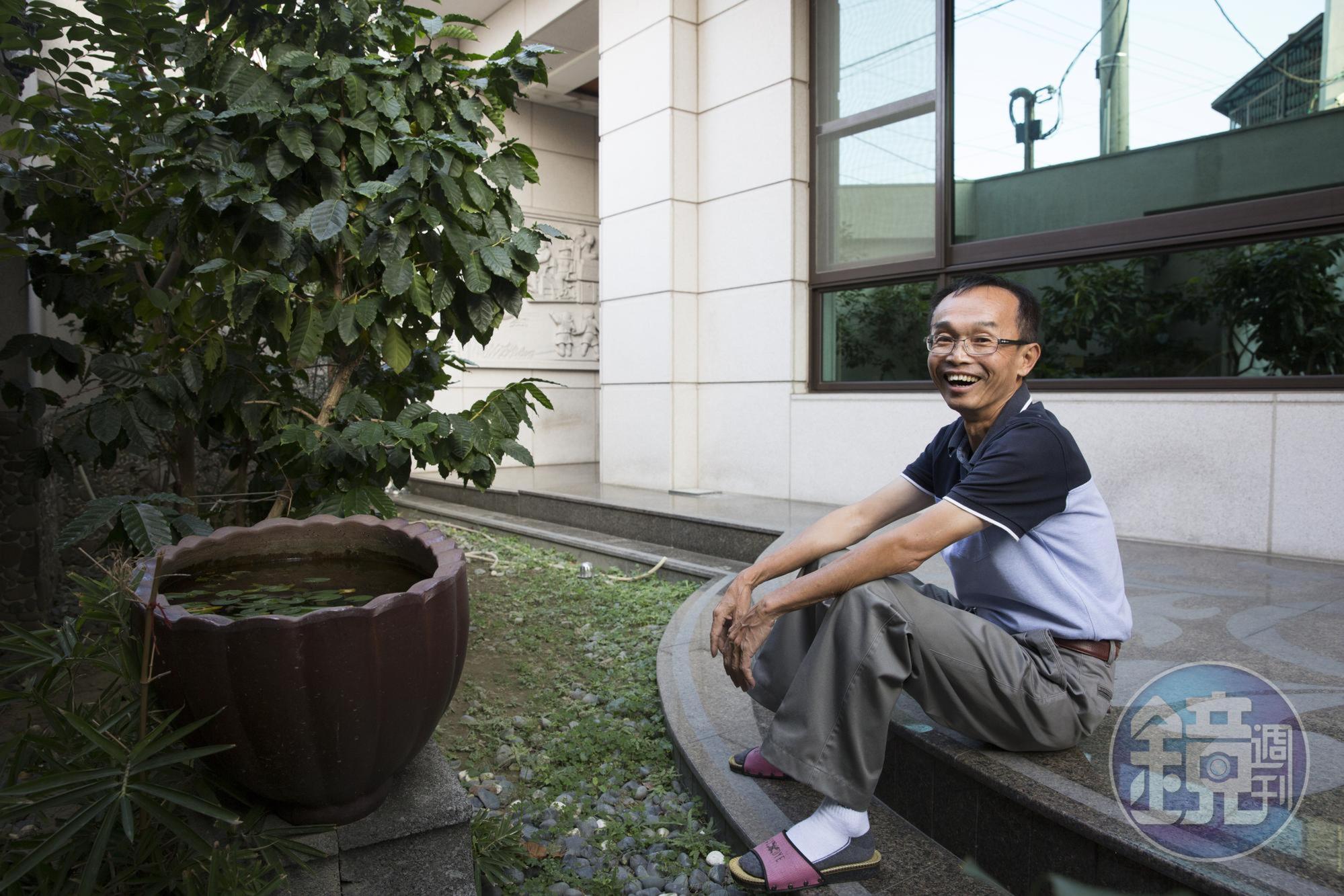 陳永和個子瘦小，但性格堅毅，走上環保抗爭之路，挫折或沮喪的時候，經常就坐在自家花園吹口哨。
