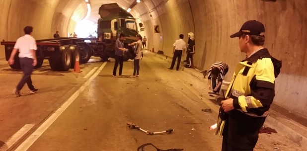 2014年6月，瑞芳分局警員吳泓諭在處理車禍時意外遭撞殉職，楊男至今無法走出喪友之痛。（翻攝畫面）