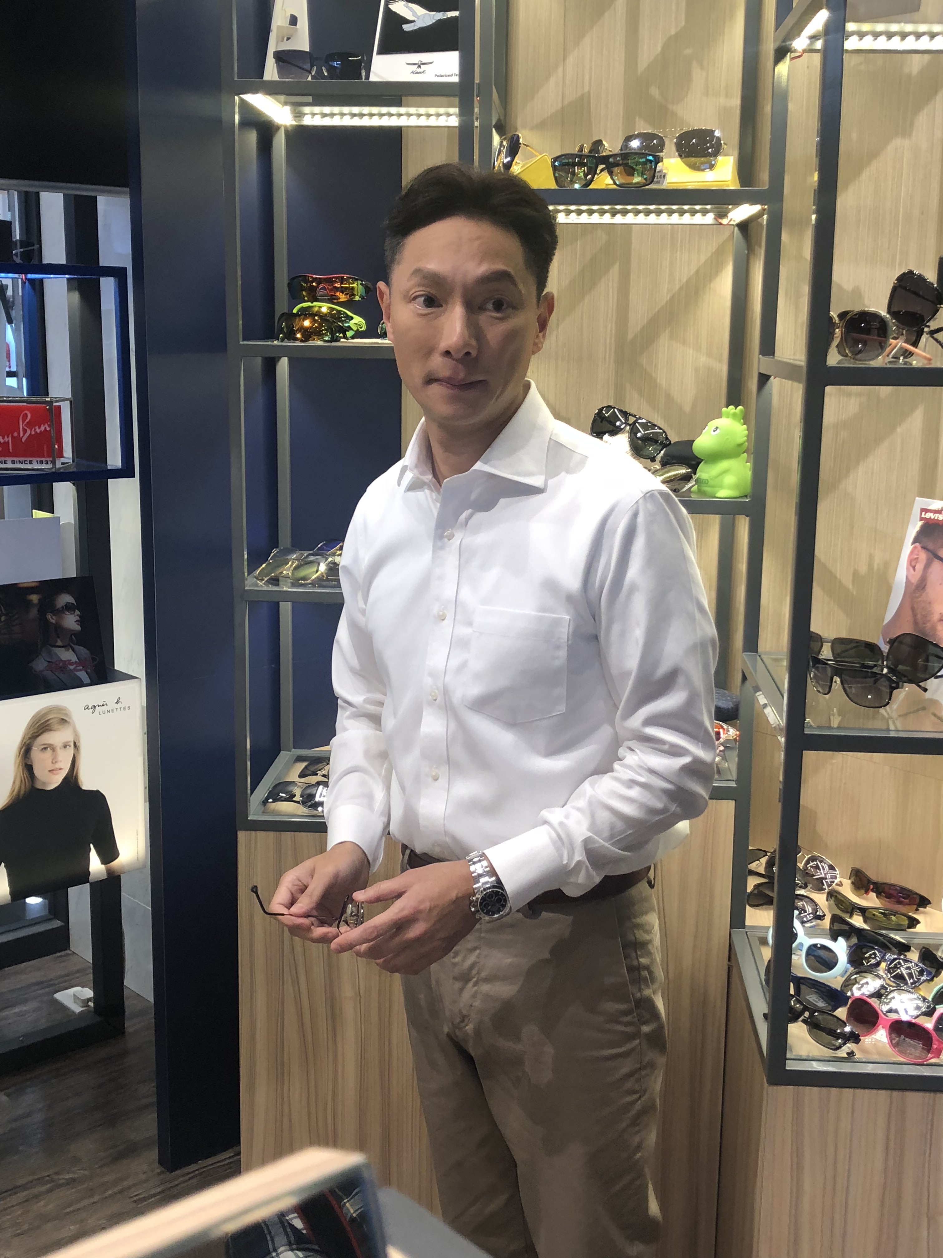 50歲的他近日檢查知道已有老花眼，坦言非常不能接受。
