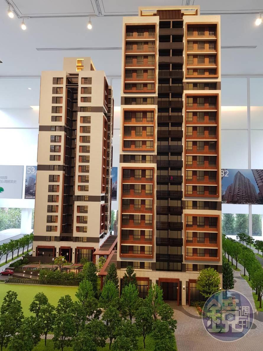 以「HYGGE北歐式生活」為主題的國泰豐格建築外觀,宛如不同大小的堆疊方盒,以大量木紋大面開窗設計,該案抱得今年度建築金石獎最大獎項白金石首獎,是央北重劃區唯一獲得全國性專業獎項加持的建案。