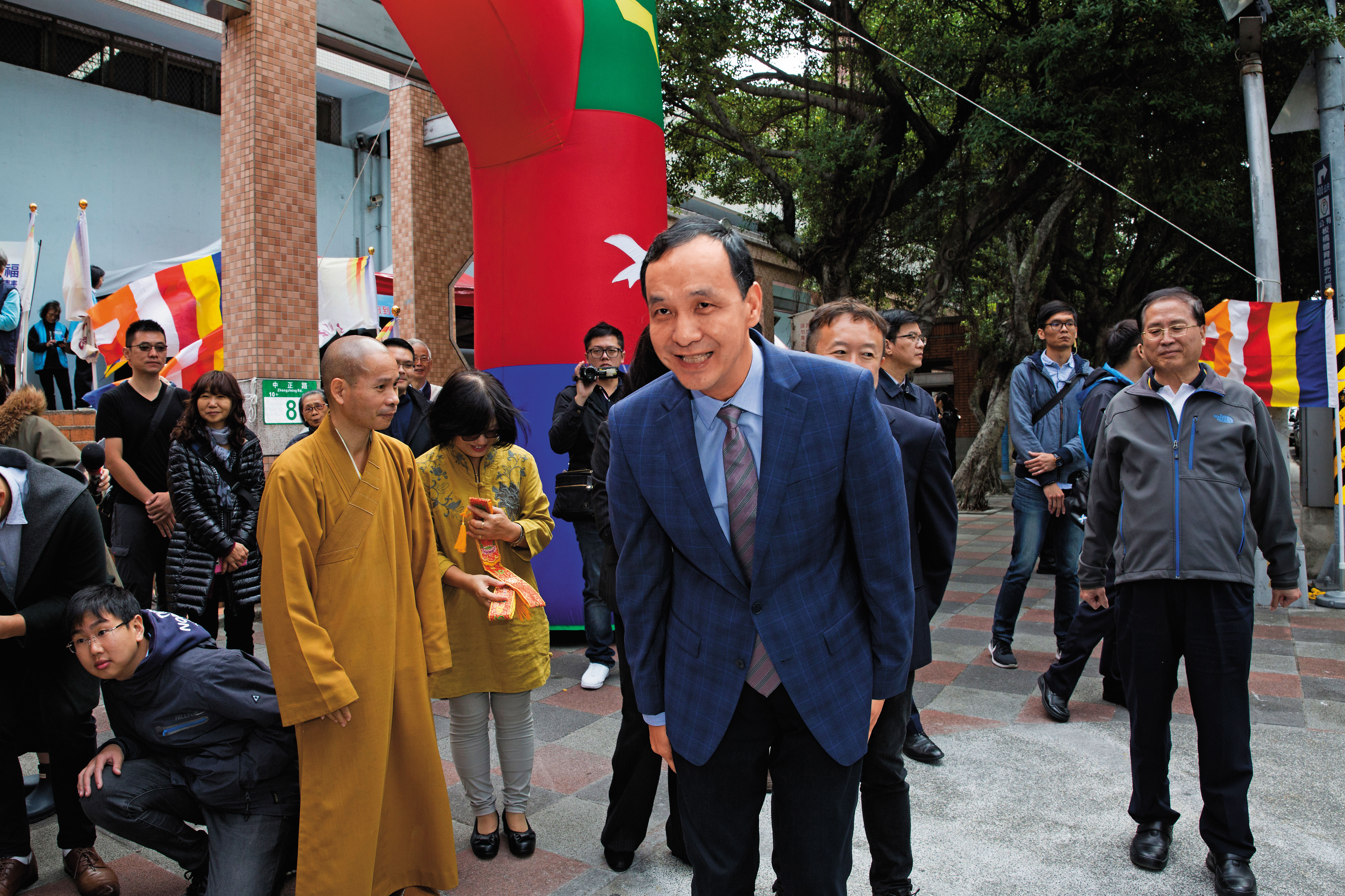 新北市長朱立倫近期私下請益行程不斷，卸任後將全台走透透，做好挑戰2020準備。
