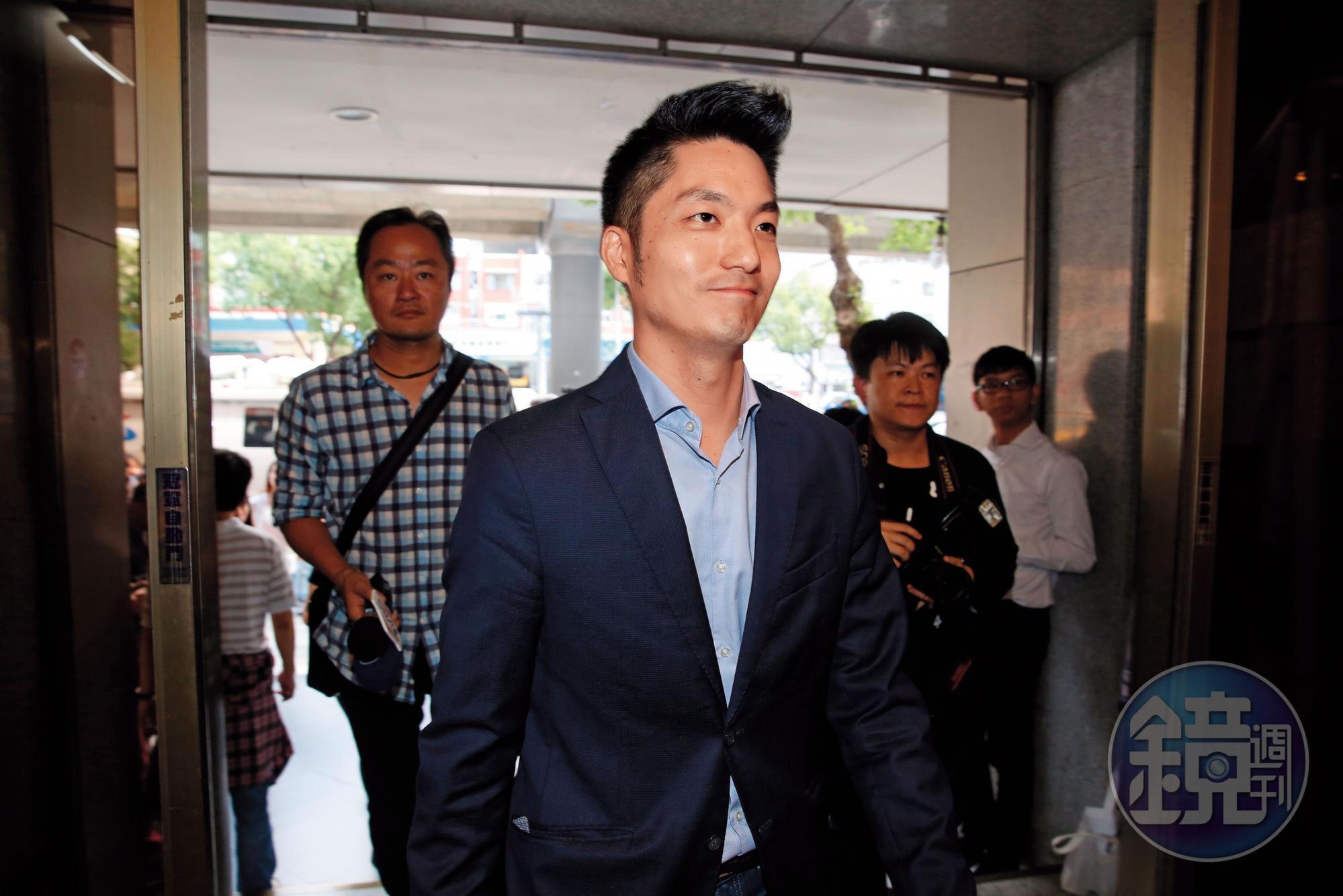 朱營對立院黨團成員高喊世代交替並不排斥,立院黨團幕僚群則喊出江啟臣搭配蔣萬安的「江蔣配」。