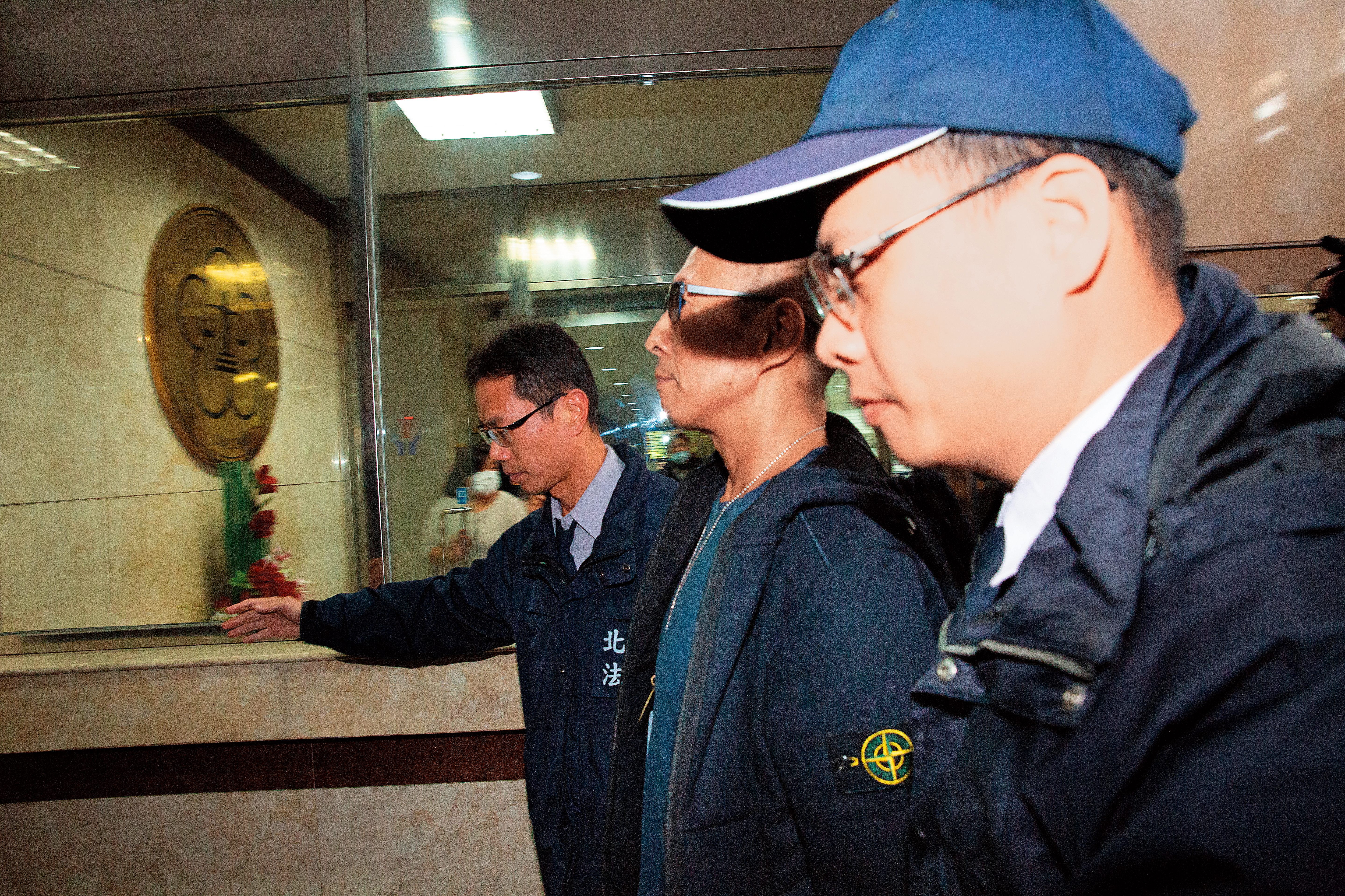 鈕承澤涉嫌性侵一案愈來愈多細節見光，包括受害女子當時生理期，他還強行指姦。即便案情滾雪球，他進偵查庭時，仍一副抬頭挺胸，死不認錯的模樣。