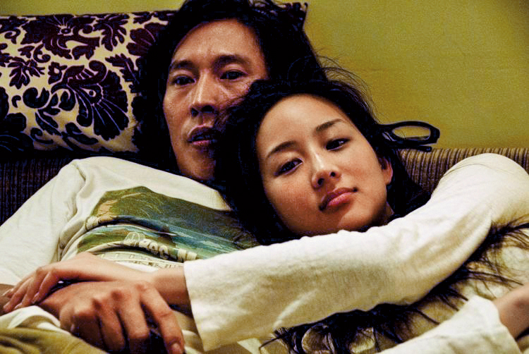 本刊掌握當年傳言,張鈞甯曾因害怕鈕承澤騷擾,拍戲住飯店時拒絕跟他睡同一層樓。不過如今張鈞甯否認此事。