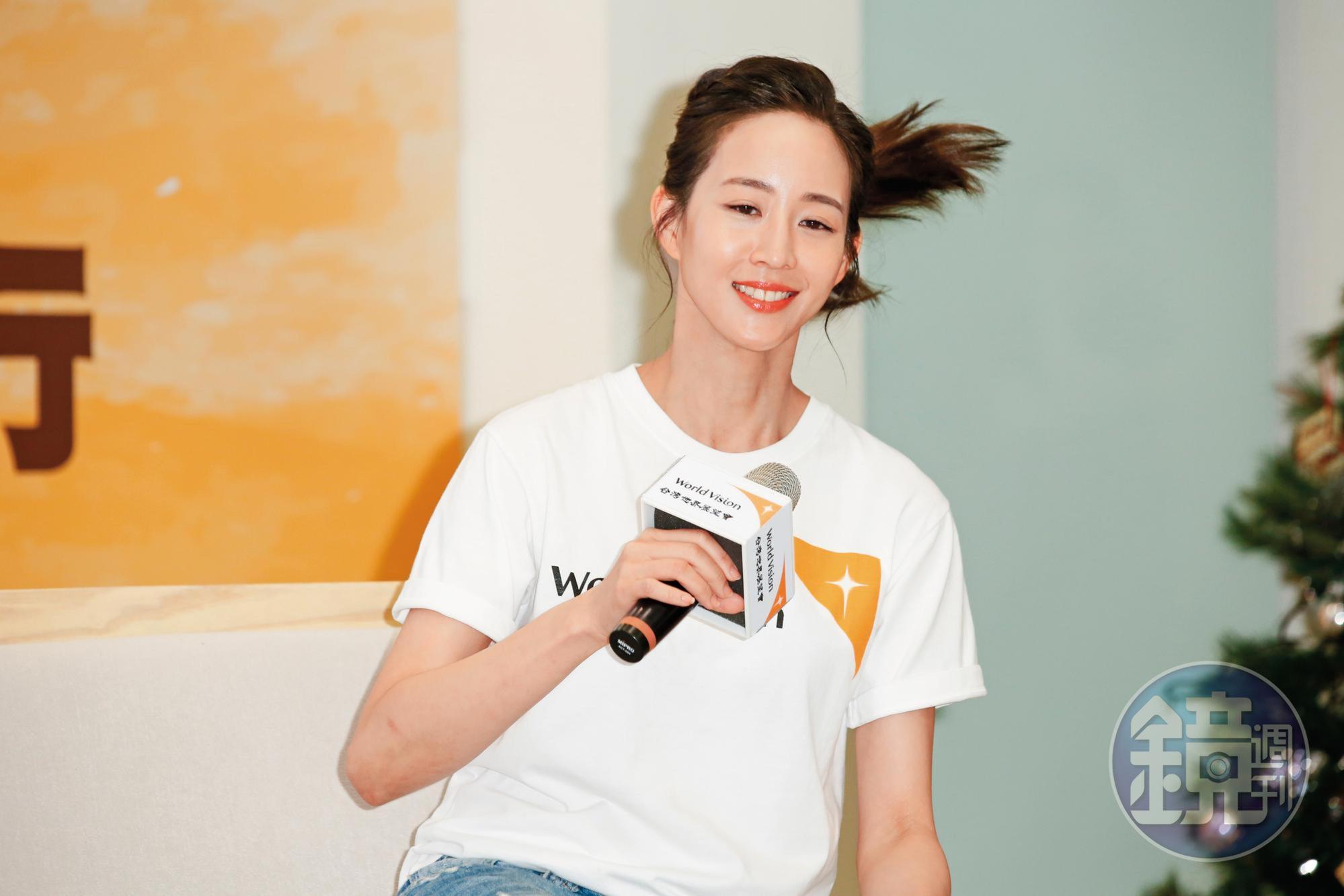 張鈞甯出席世界展望會資助兒童計畫時,因為鈕承澤的性侵事件扯上她,讓活動當天媒體爆棚。