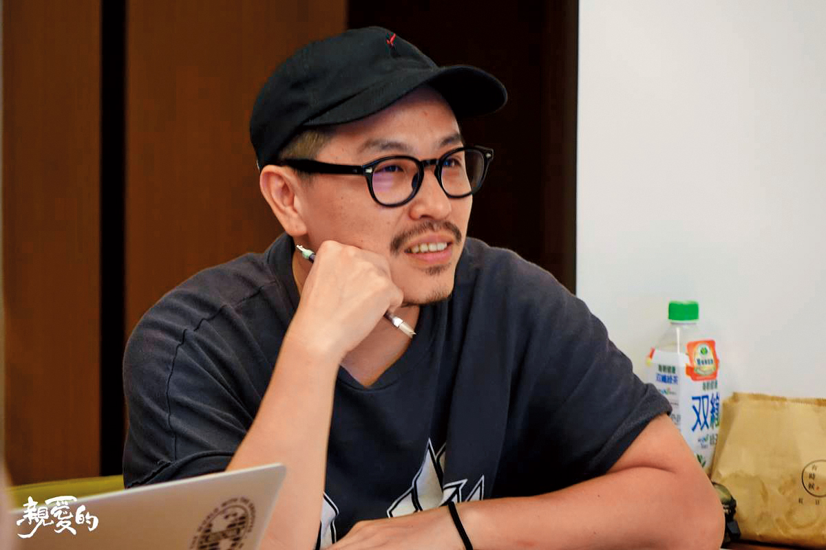 林姓女主管的丈夫周志憲表示目前劇組士氣低落，也認為鈕承澤「傷害了我們對他的信任。」（翻攝自親愛的工作室臉書）