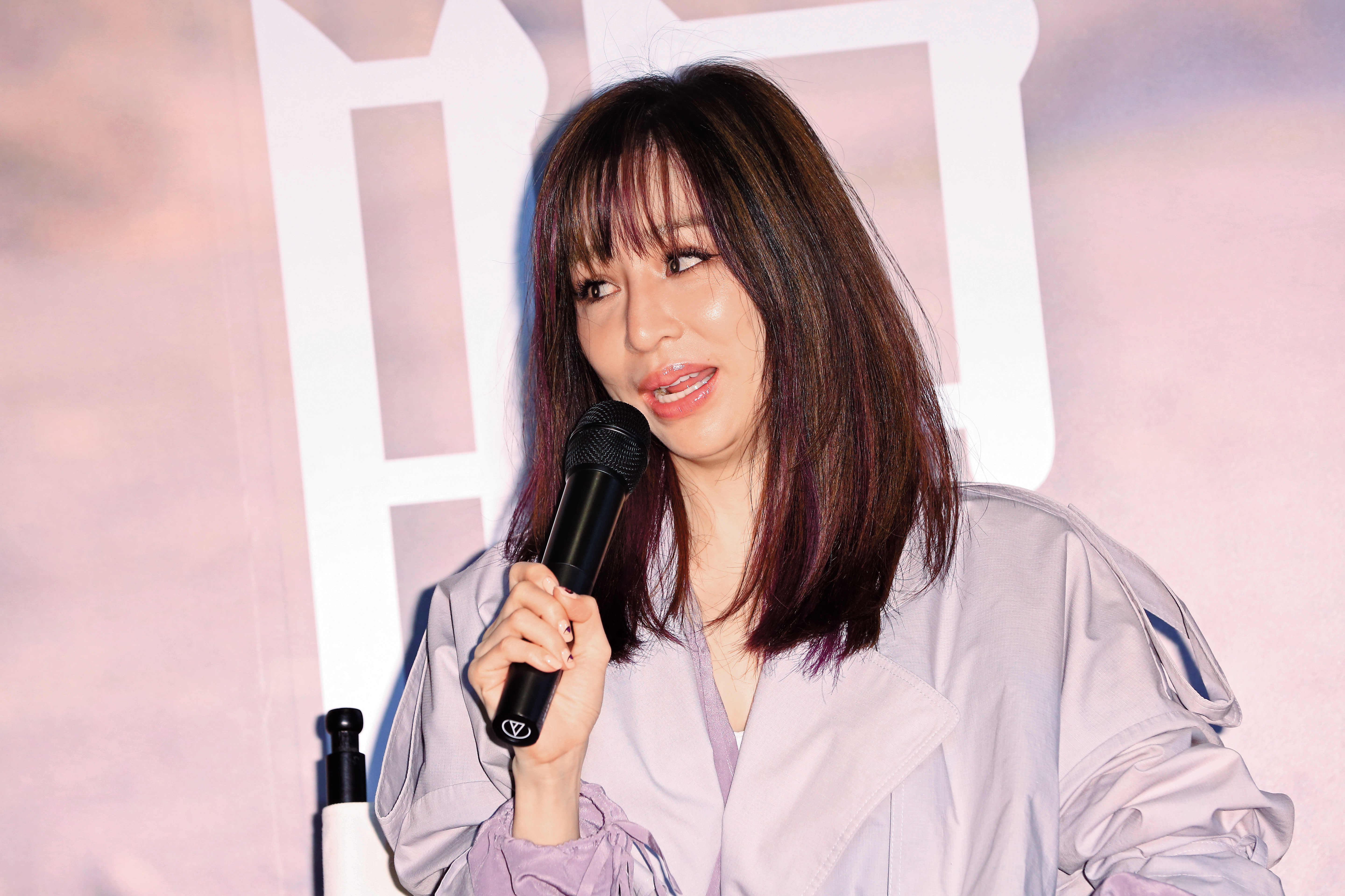 其實王心凌出席〈大眠〉MV首映時，她的照片其實比較適合蔡依林《Ugly Beauty》這張專輯名字。