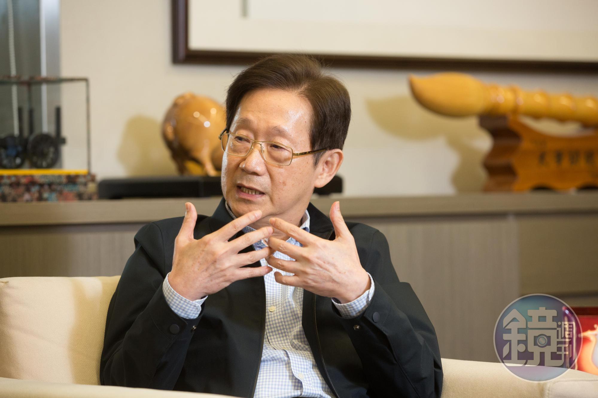 林文淵過去無故遭吳乃仁撤換，讓他有苦難吐，但因為他是大哥兼好友，而他的女兒吳怡青有專業，沒有不挺她的理由。