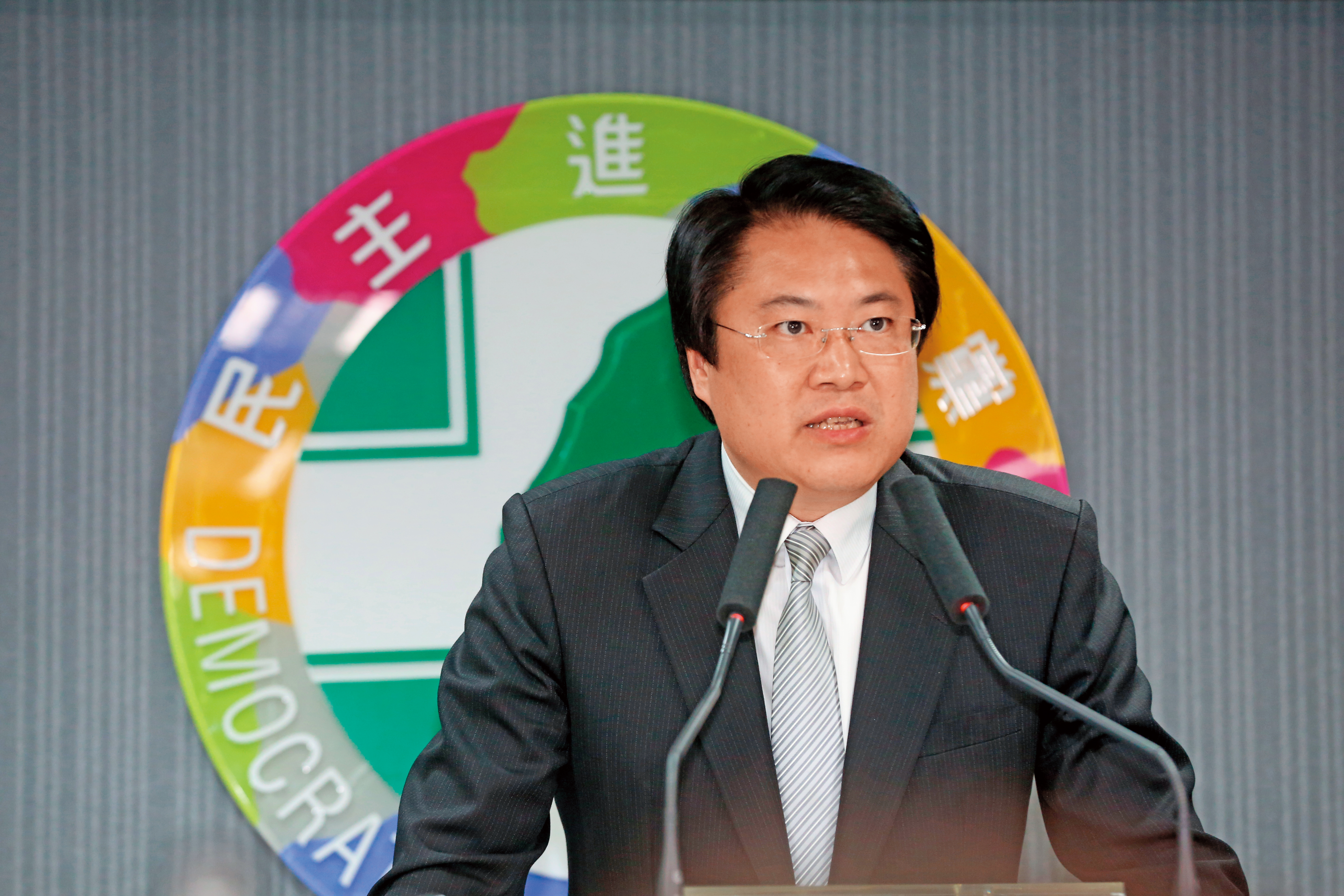 民進黨代理主席林右昌倡言民眾已不欠民進黨，民進黨以後也別再提對台灣民主貢獻。