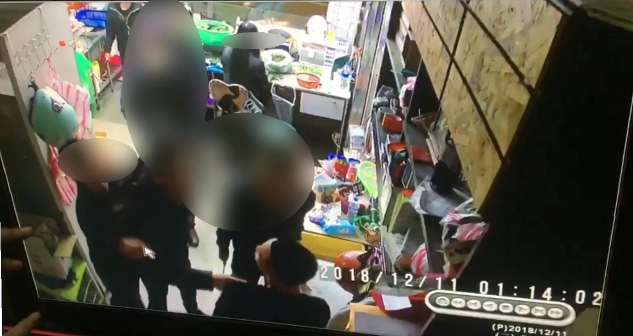 陳嫌等人將尤男從檳榔攤押出去。（警方提供）