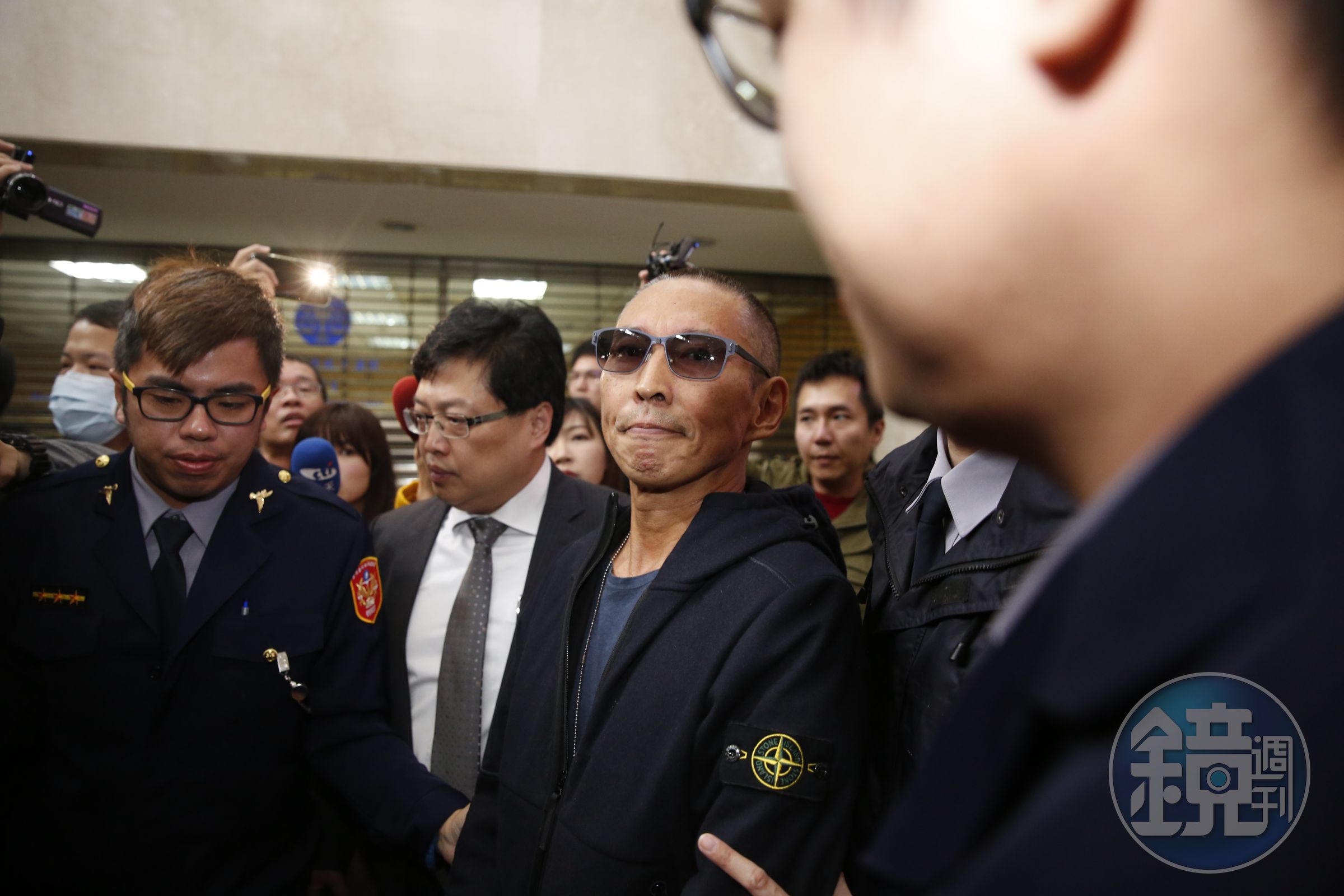 「鈕承澤已死」外套找到了，定價約台幣1萬8千元。