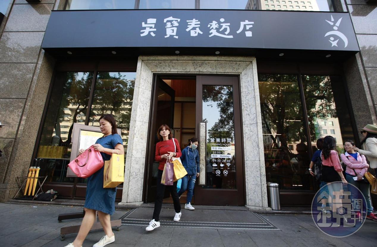 吳寶春，旗下麵包店「吳寶春麥方店」進軍上海。