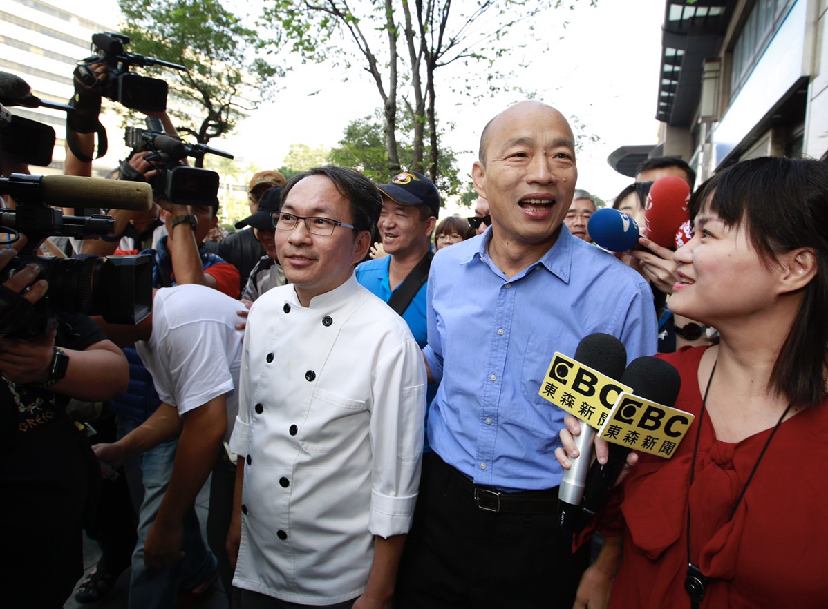 吳寶春進軍上海卻被對岸網友找出過往專訪內容,貼上「台獨麵包」標籤,讓他急找韓國瑜滅火。