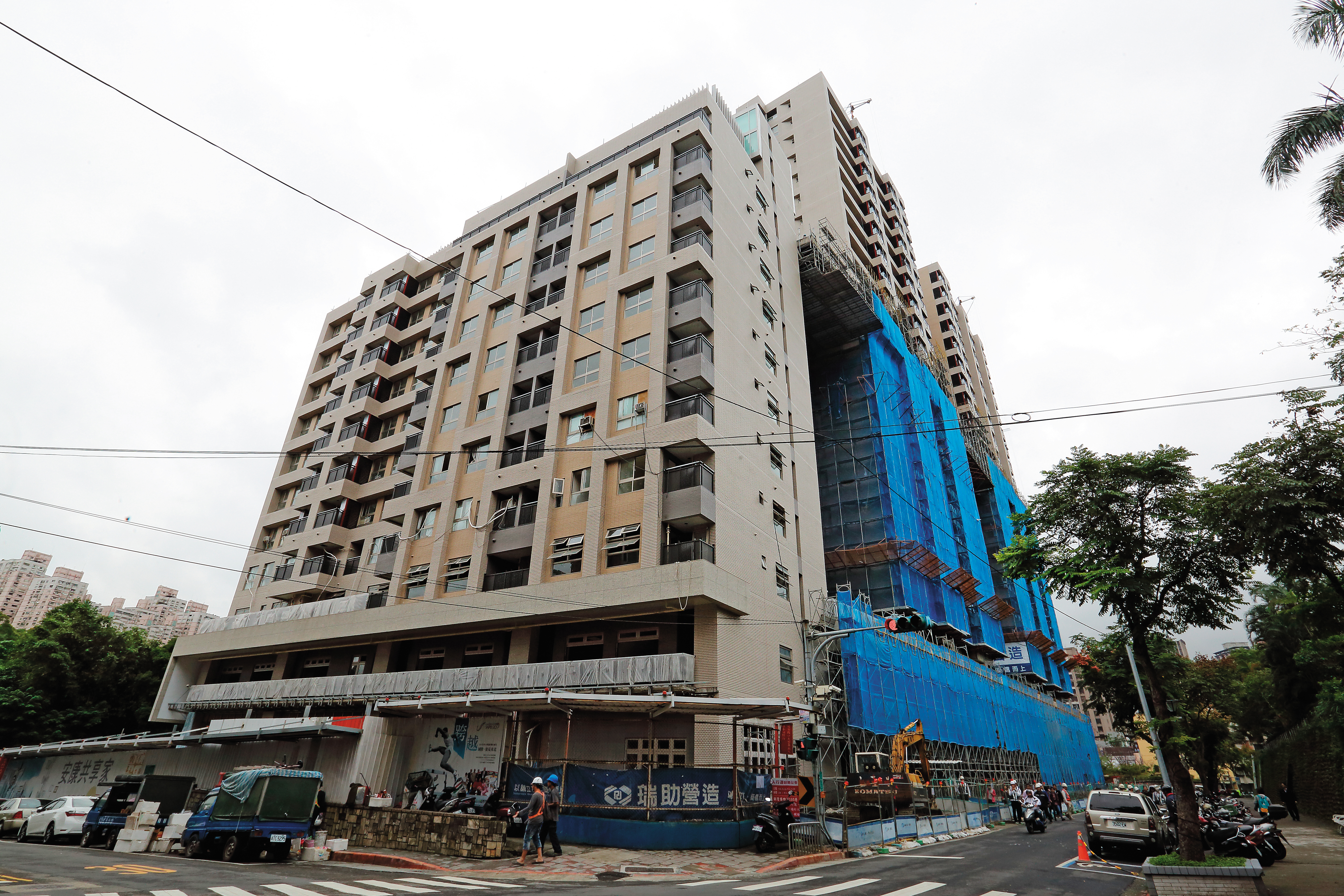 瑞助曾得標興隆公宅二區，當時也傳出偷工減料，遭議員檢討。