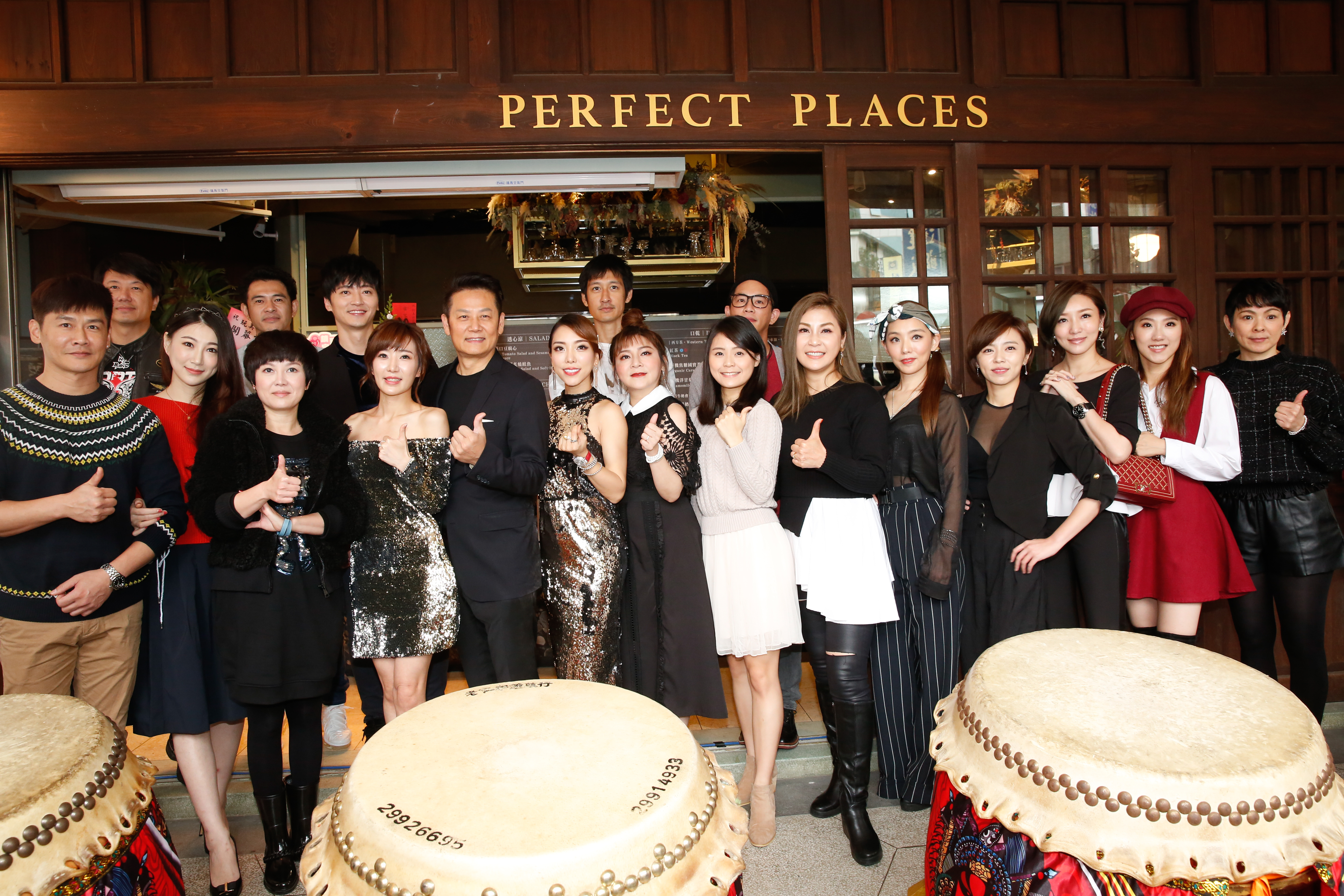 「Perfect Places玩美世界」餐廳開幕，徐乃麟、王彩樺、苗可麗、王瞳、Junior、謝金晶等好友到場參加剪綵。 