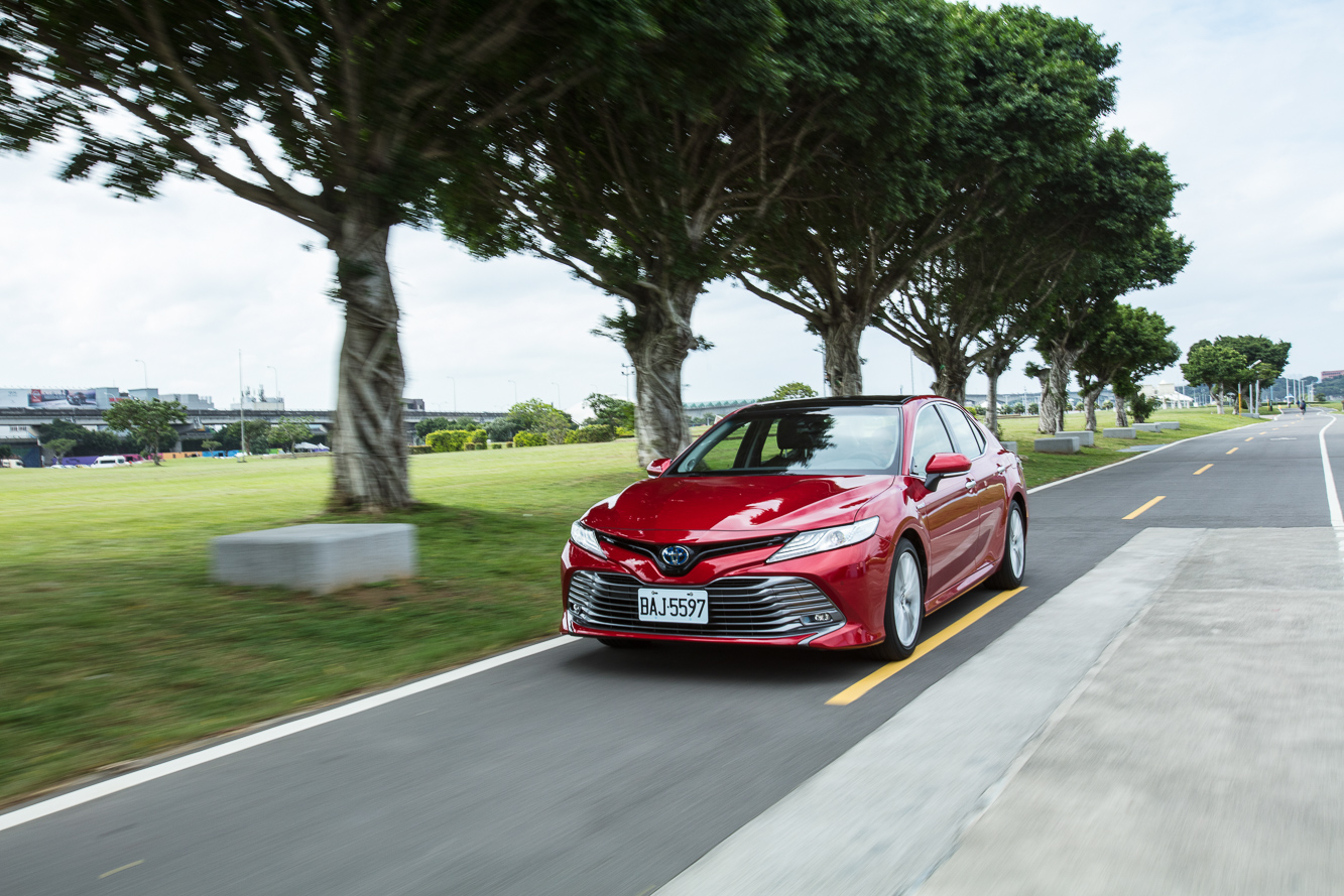 【神車再進化01】TOYOTA CAMRY HYBRID顛傳統 配備設計篇
