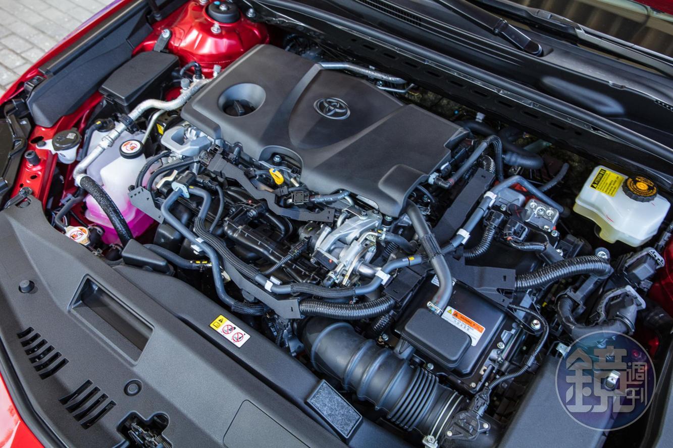 CAMRY HYBRID搭載一具2.5升直列四缸汽油引擎，綜效馬力為218ps。