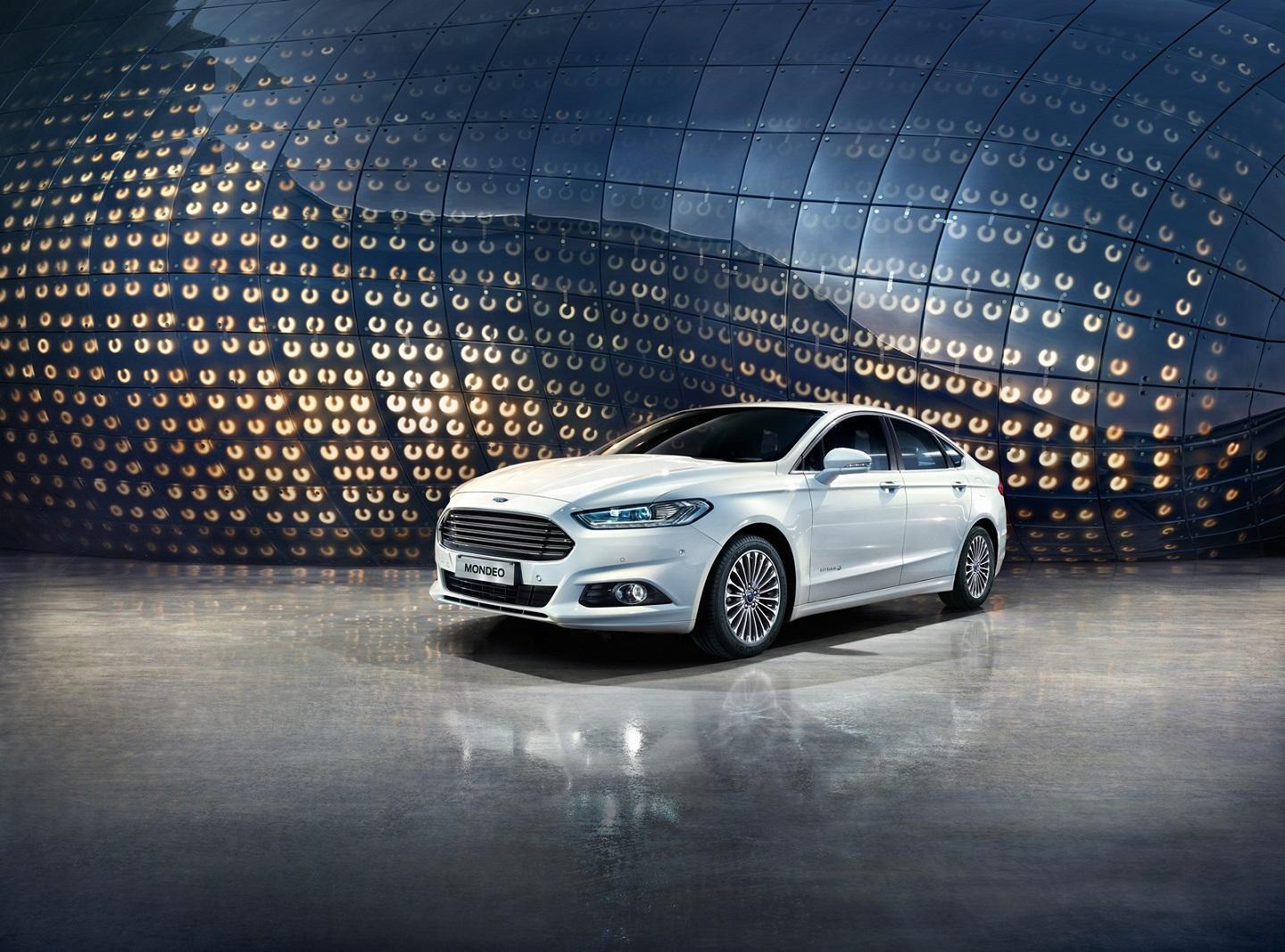 《FORD》Mondeo 240。