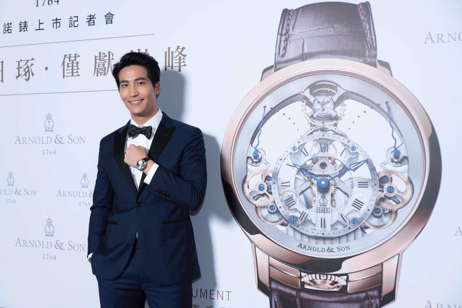 吳翔震配戴知名腕表，帥氣十足。（愛斯達整合行銷提供）