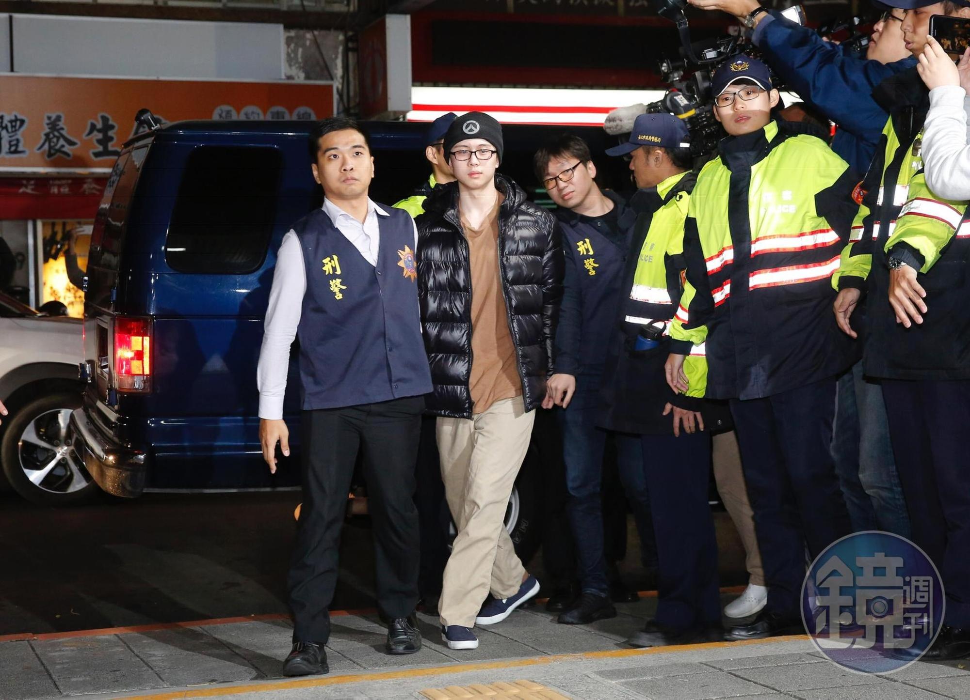 經過一個半小時的訊問,檢方諭令孫安佐限制出境、住居。
