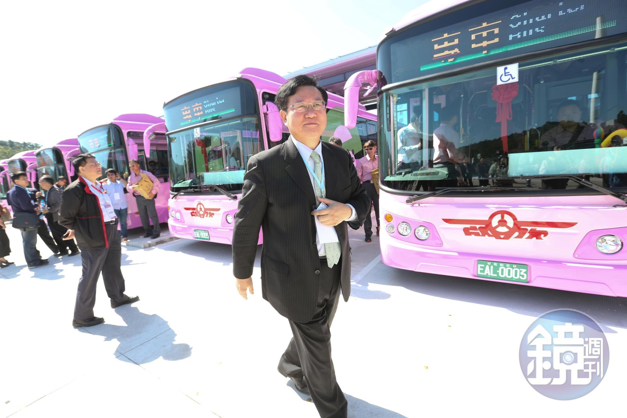 今年10月底，由車王電子集團旗下的華德動能，承製的欣欣客運電動巴士，在台北市第一條全路線電動公車正式上路營運。
